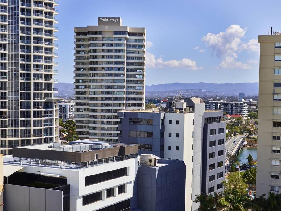 Stay in the heart of Surfers