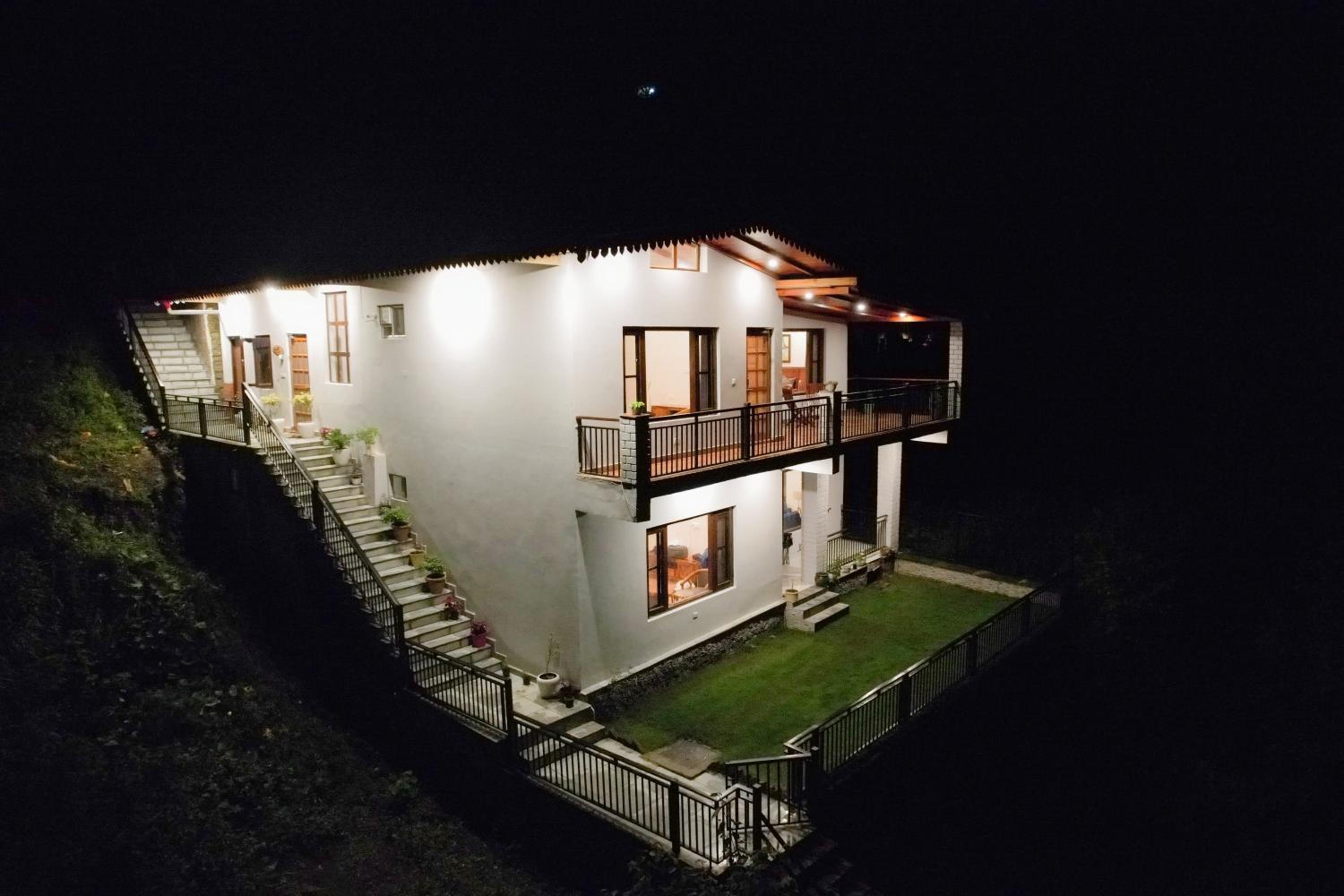 SaffronStays Zephyr
