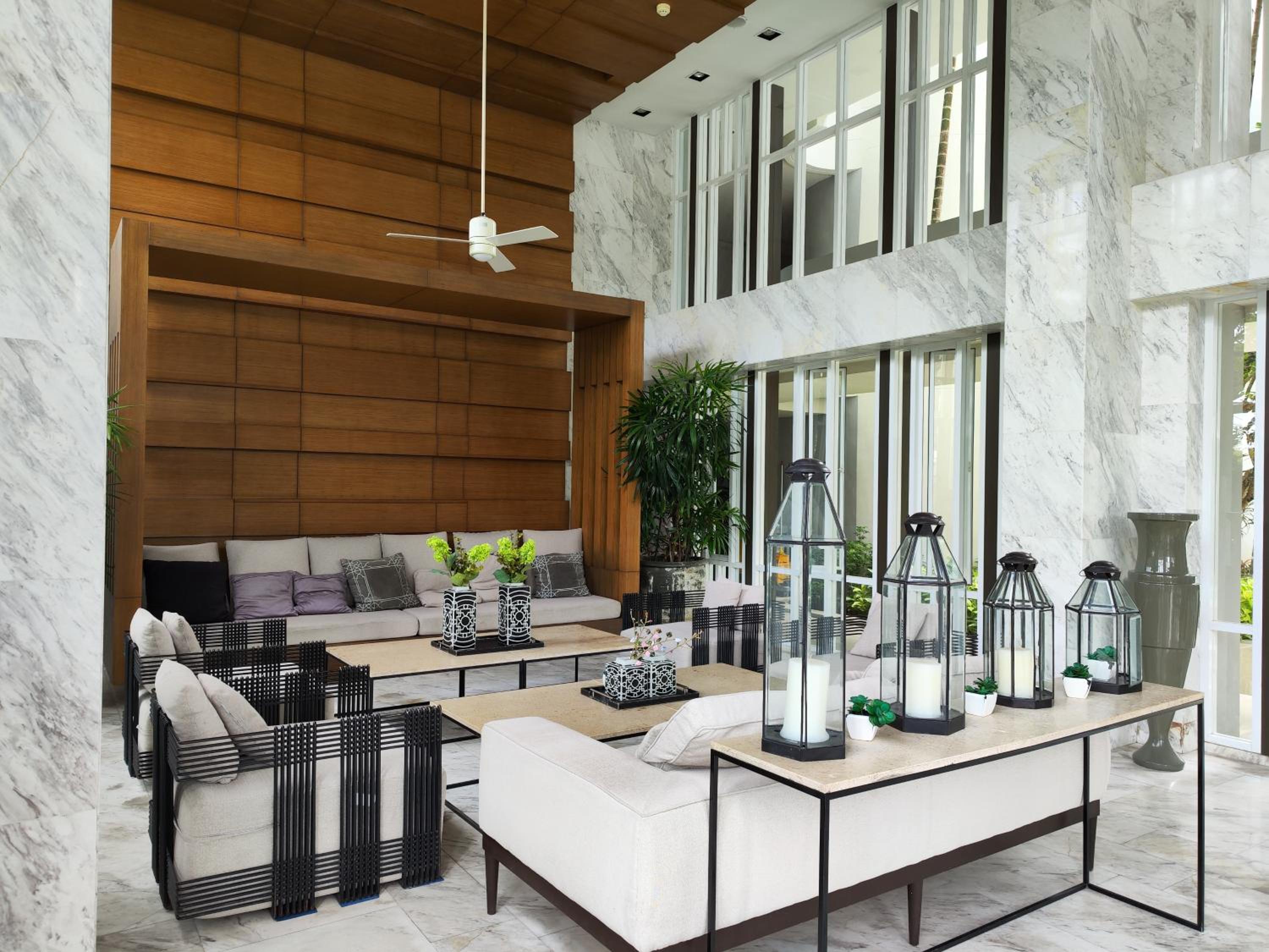 5 Floor - The Base Downtown Condominium next to Central Shopping Mall