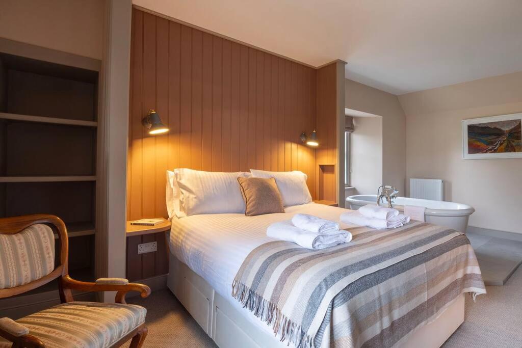 Traditional Highland lodge restored in the spirit of rural living, set in a wild landscape - NATURE ADVENTURE NURTURE