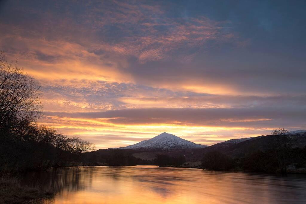 Traditional Highland lodge restored in the spirit of rural living, set in a wild landscape - NATURE ADVENTURE NURTURE