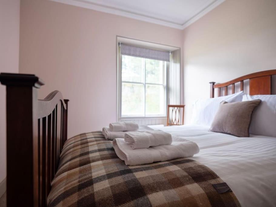 Traditional Highland lodge restored in the spirit of rural living, set in a wild landscape - NATURE ADVENTURE NURTURE