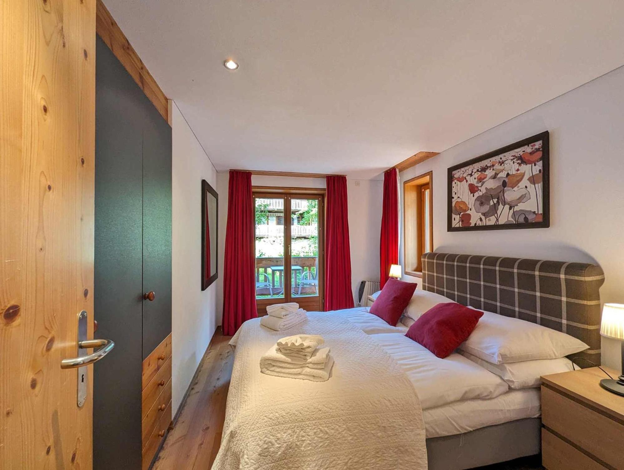 N-Orgon - Sleeps 4, tranquil location.