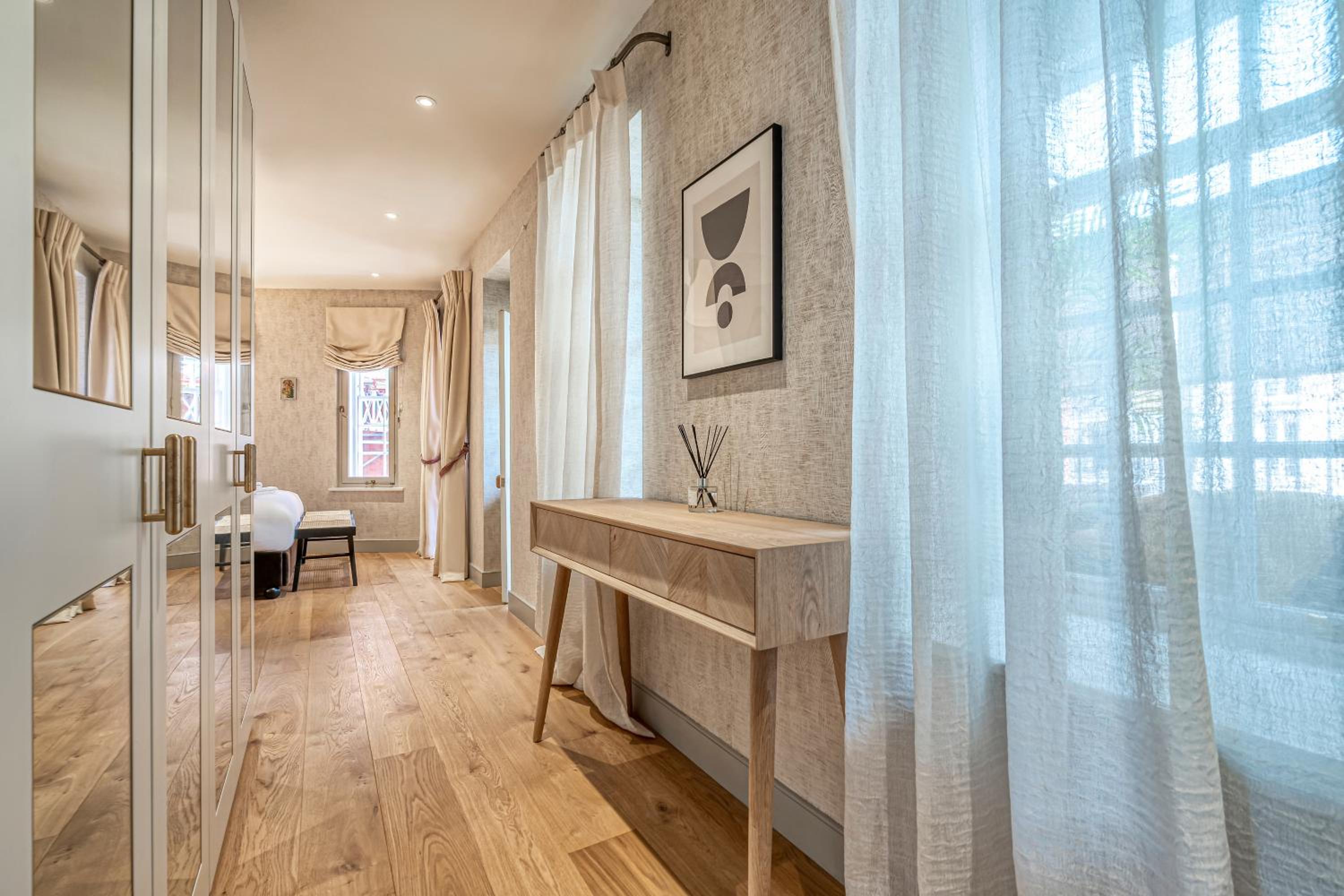 Luxury flats near Big Ben and London Eye
