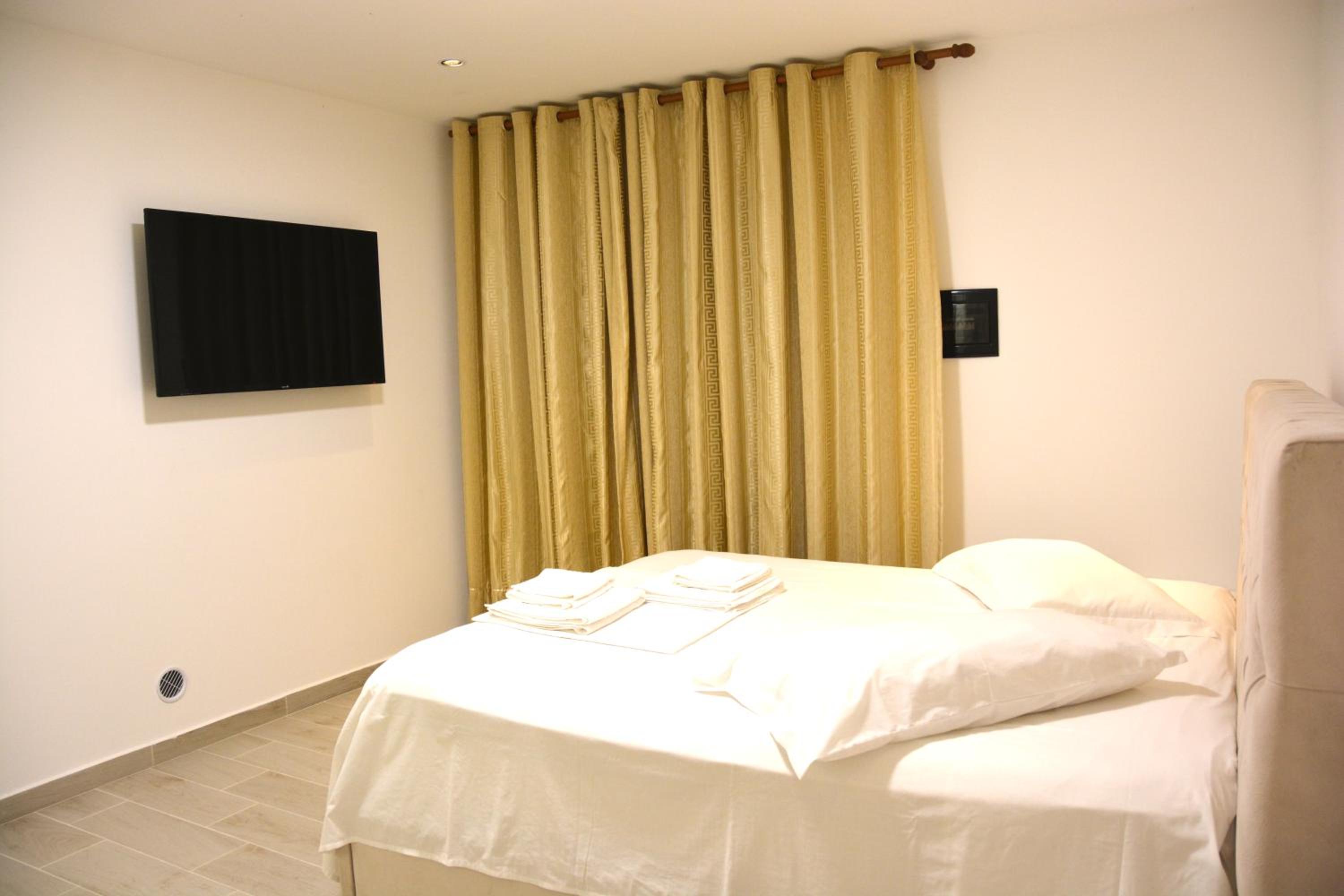 Mico's Apartments