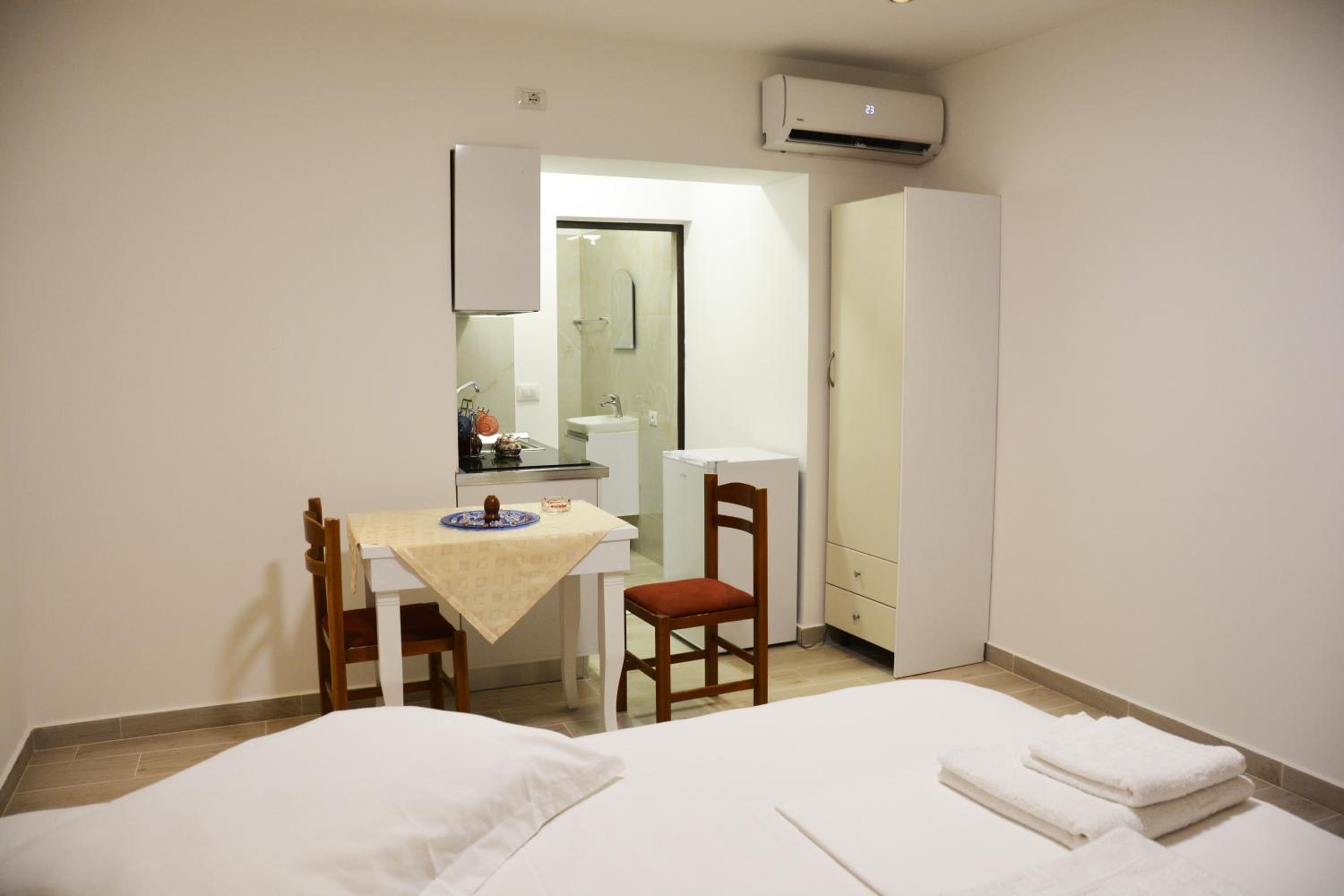 Mico's Apartments