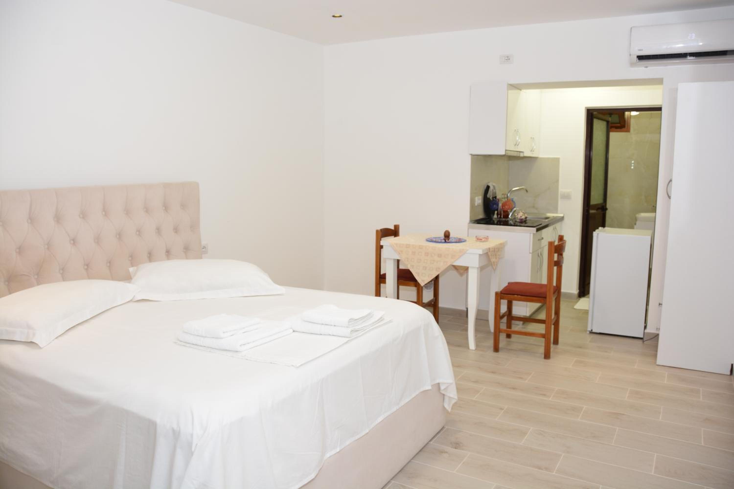 Mico's Apartments