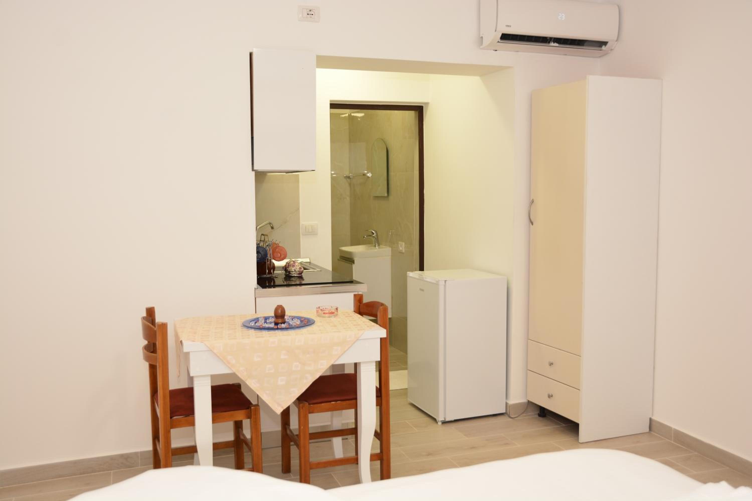 Mico's Apartments
