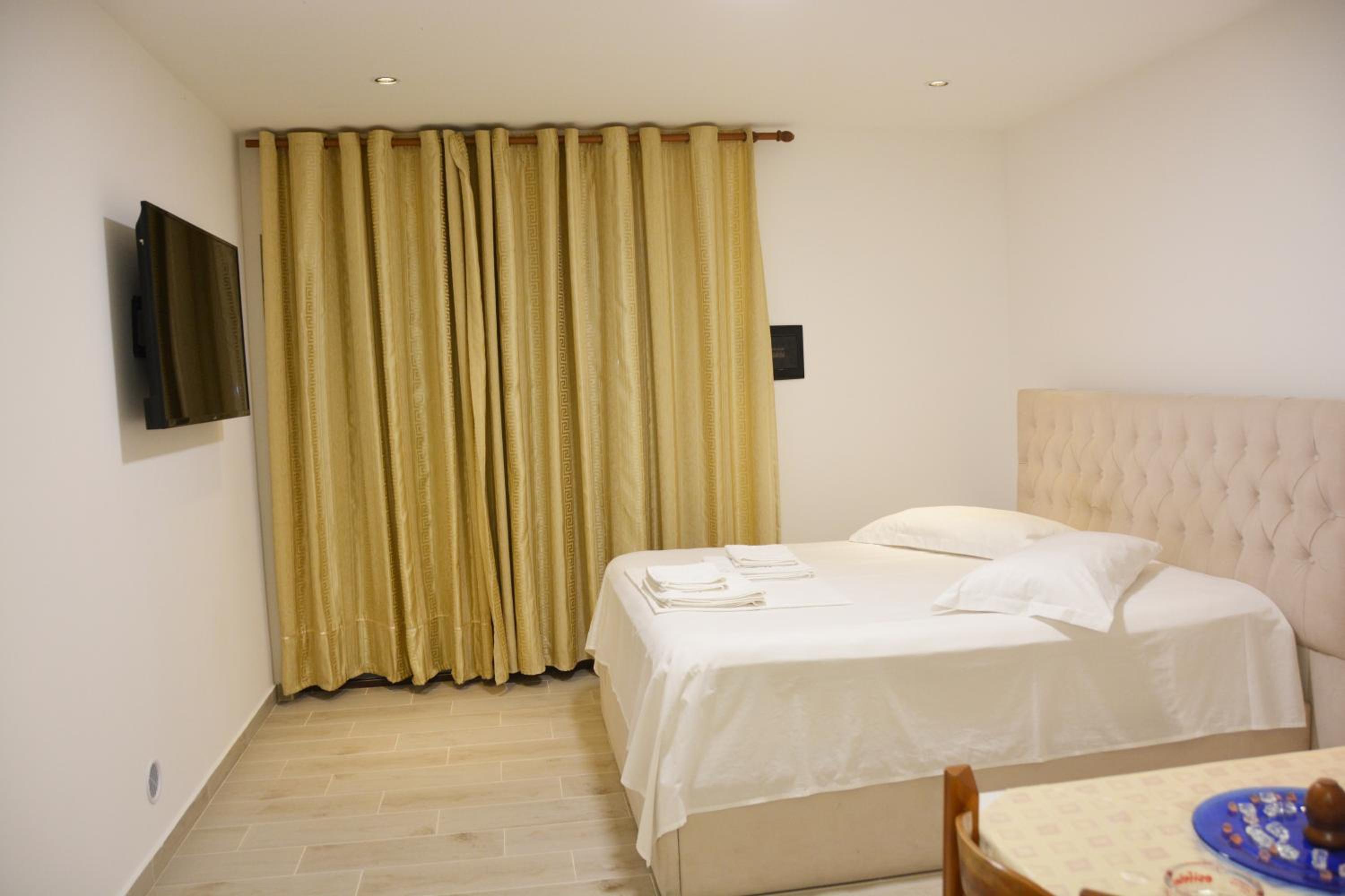 Mico's Apartments