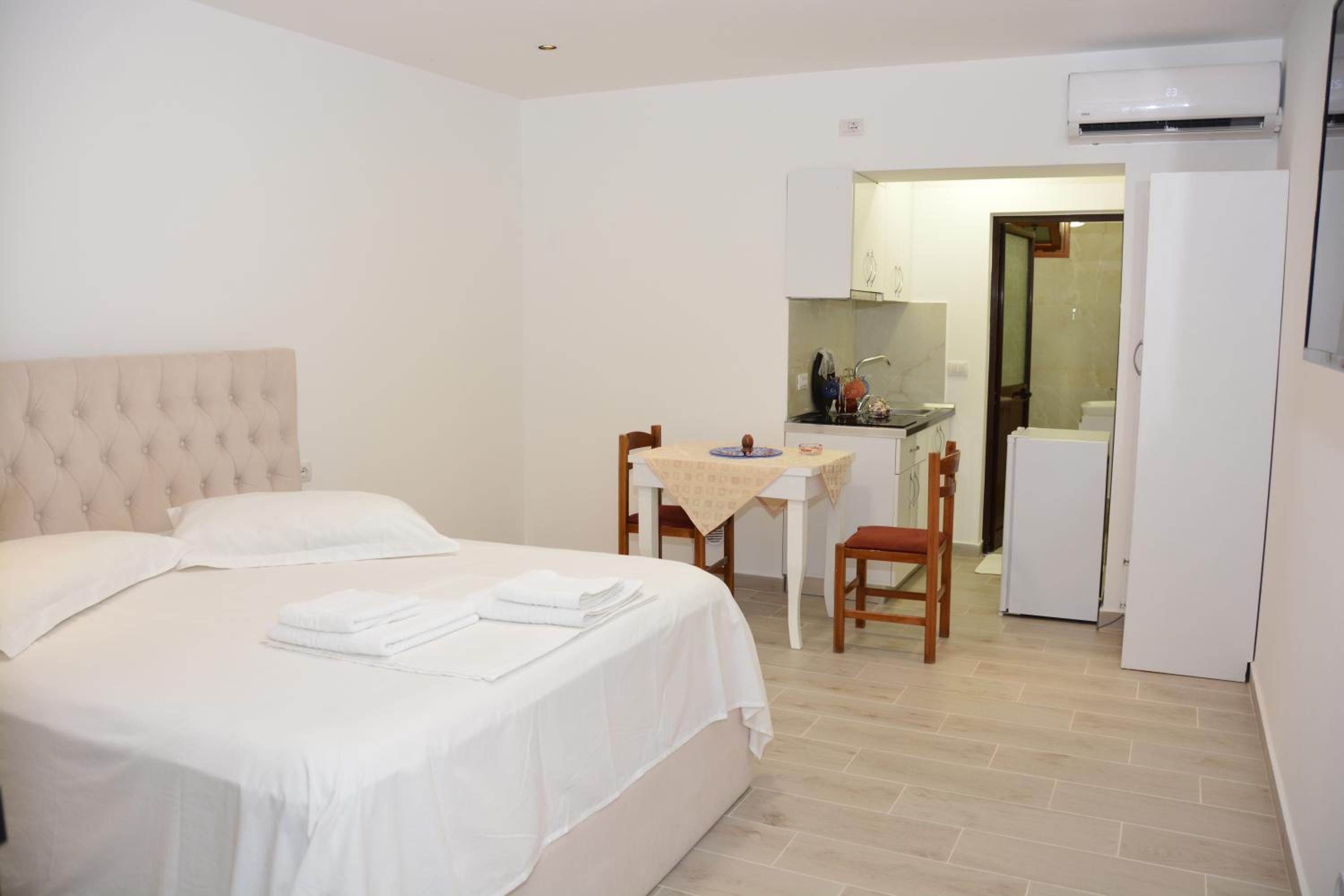 Mico's Apartments