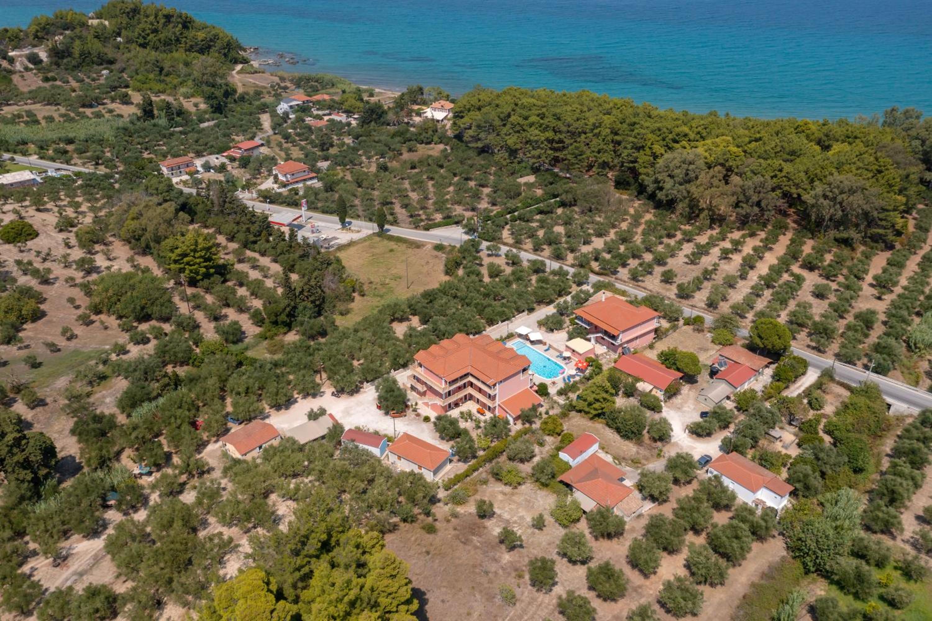Anemomylos Studios - Private Pool, Family Escape, by ZanteWize view 3