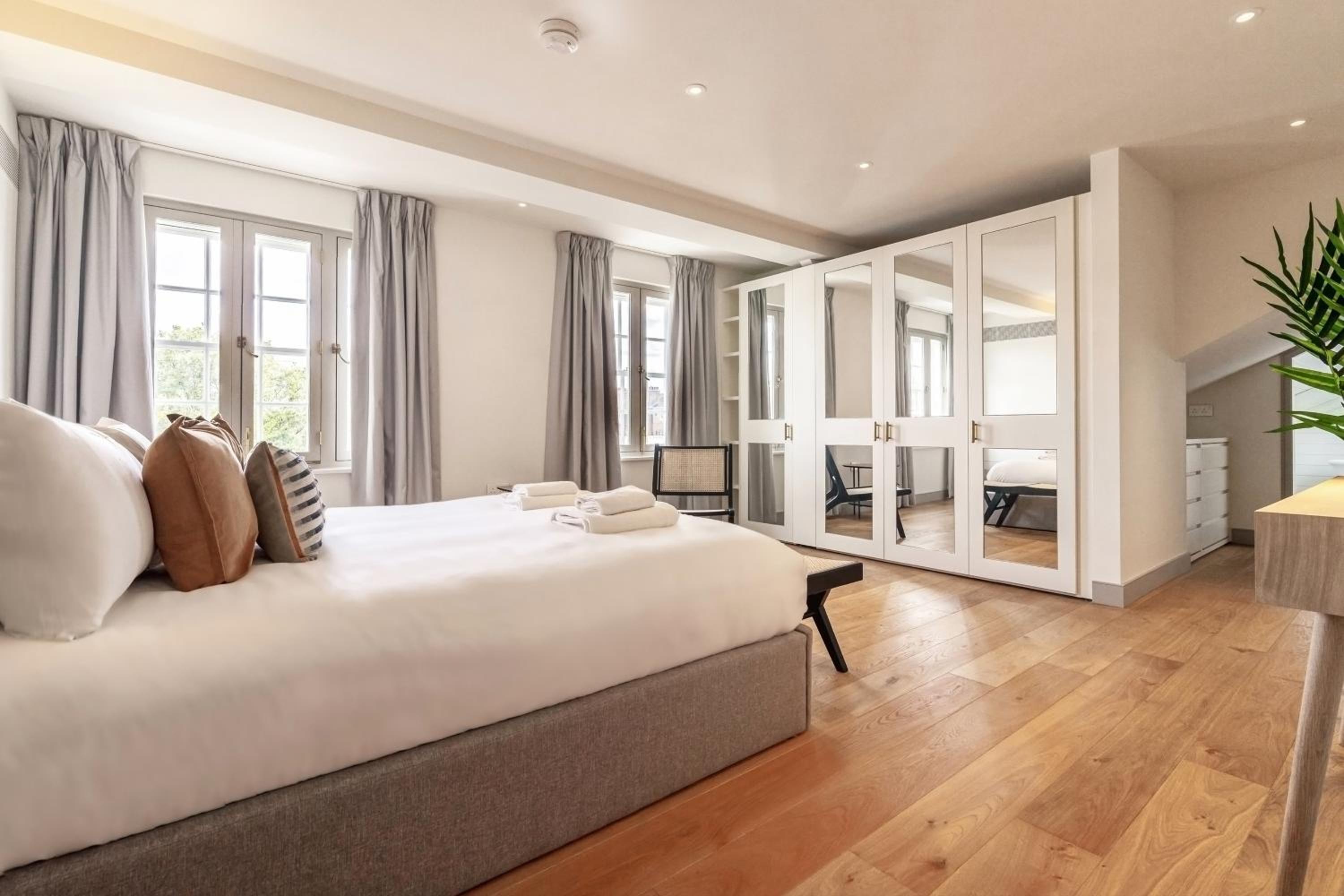 Luxury flats near Big Ben and London Eye