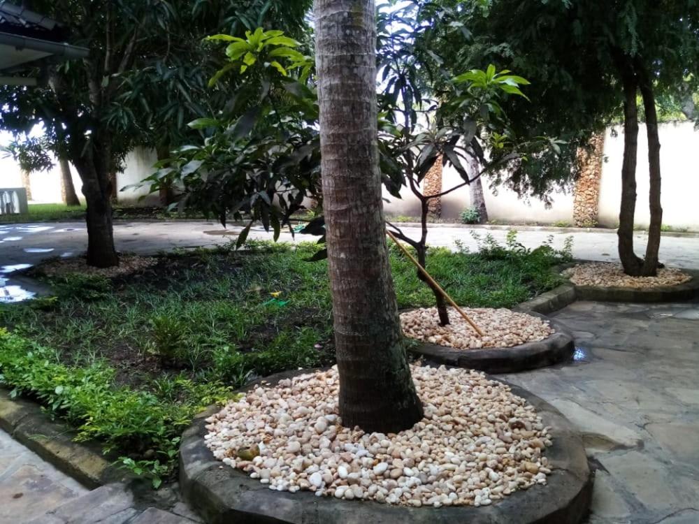 LeoMar 2 Diani Beach Ferienhaus mit grossen tropischen Garten und Pool