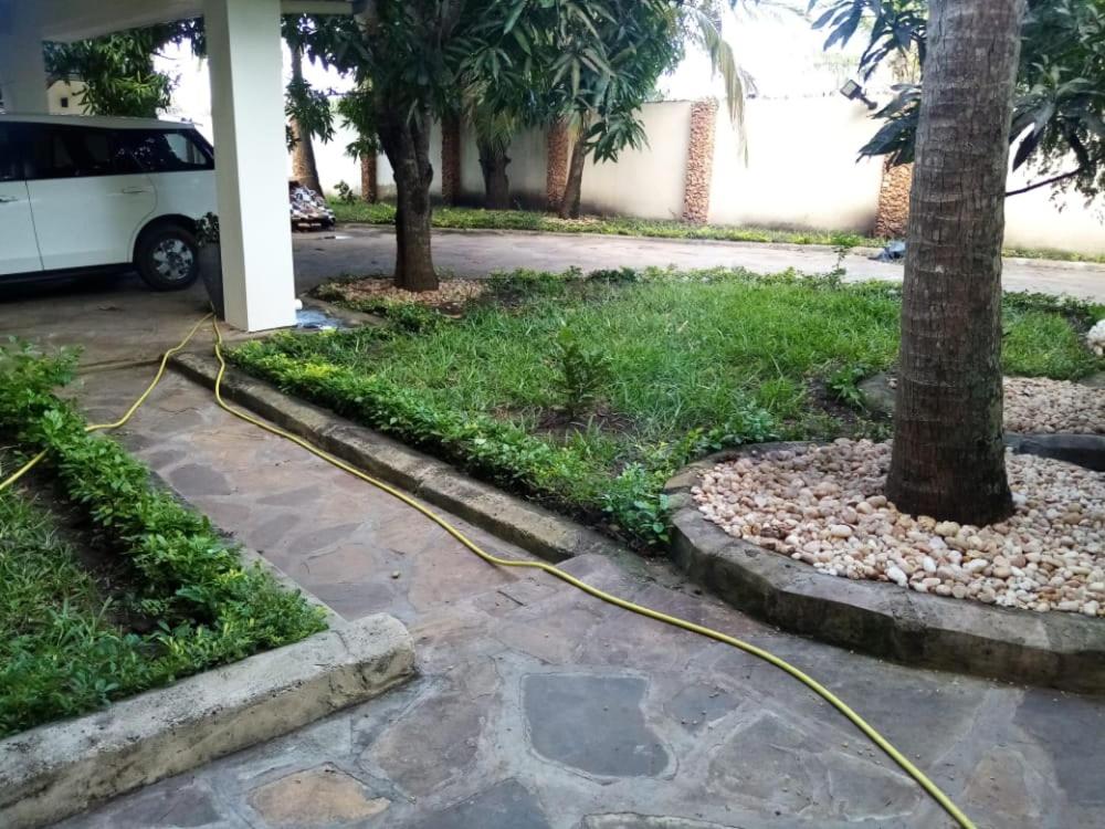 LeoMar 2 Diani Beach Ferienhaus mit grossen tropischen Garten und Pool