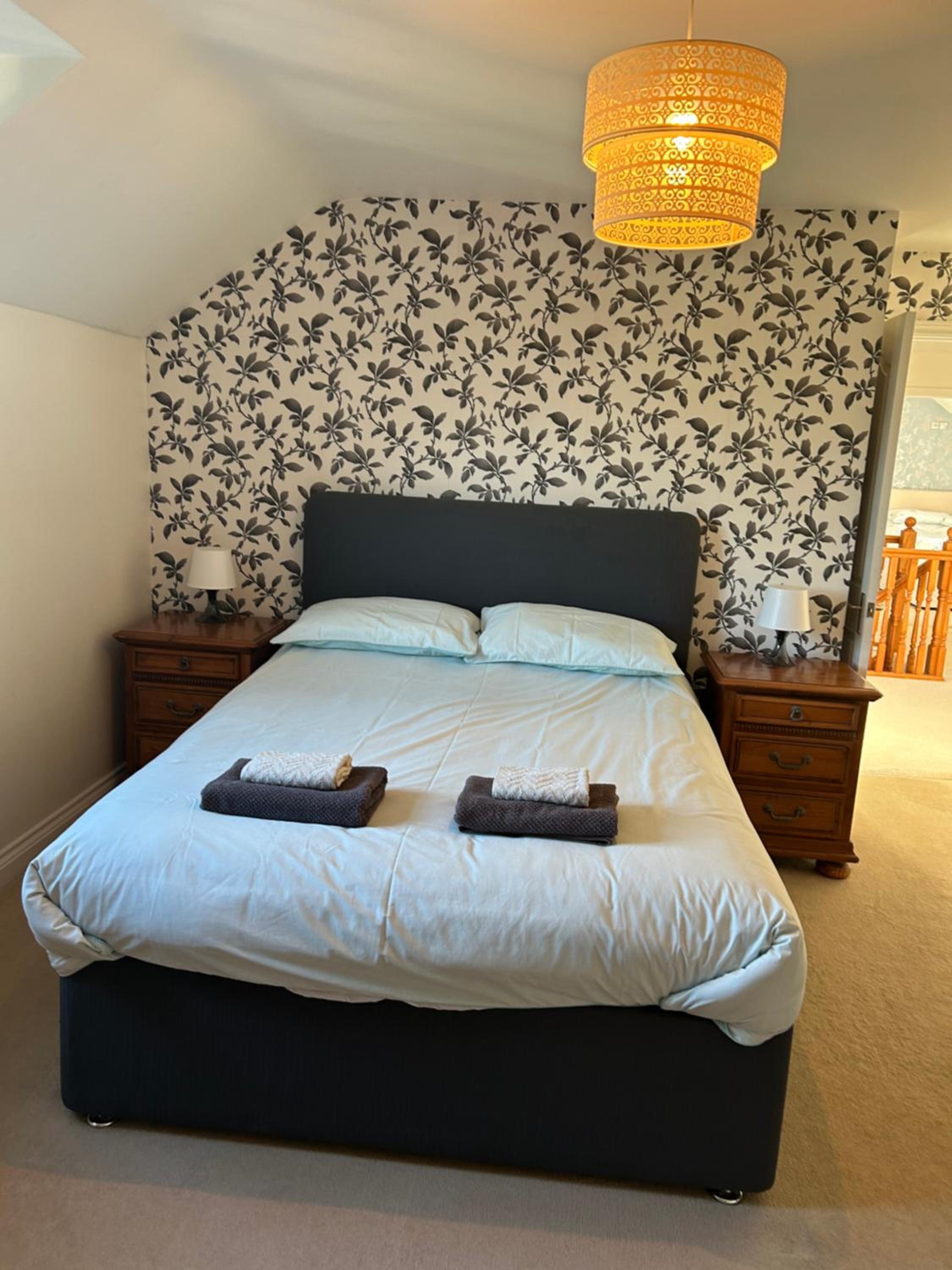 Beautiful Large 4 bedroom house with hot tub view 4