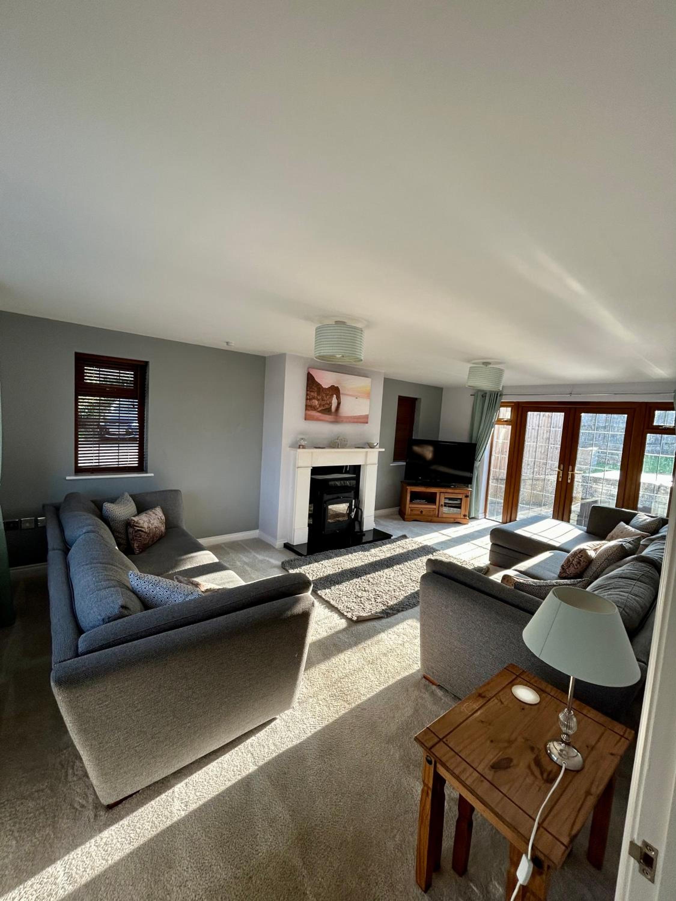 Beautiful Large 4 bedroom house with hot tub view 2