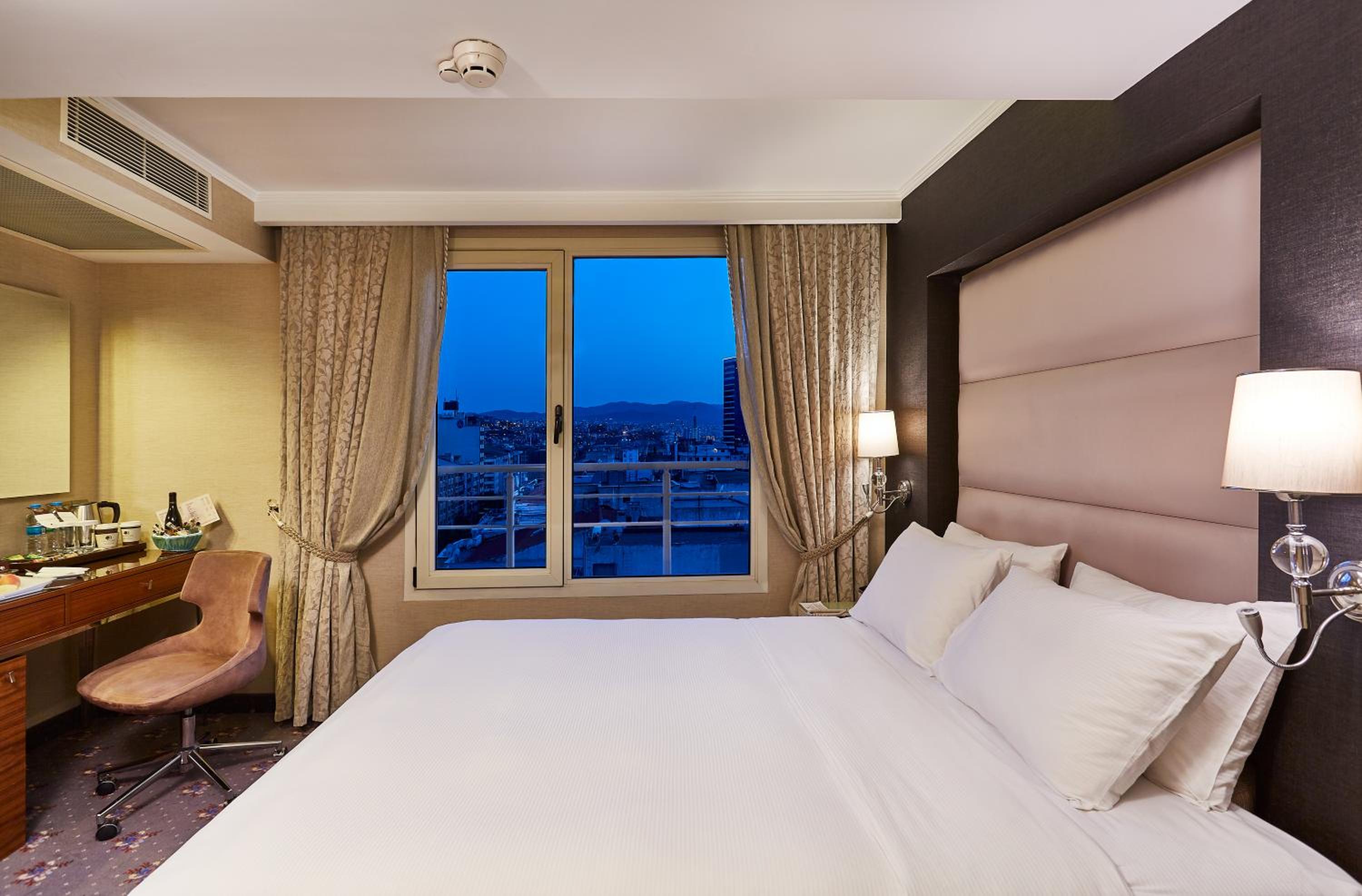 DoubleTree by Hilton Izmir - Alsancak - Image 51