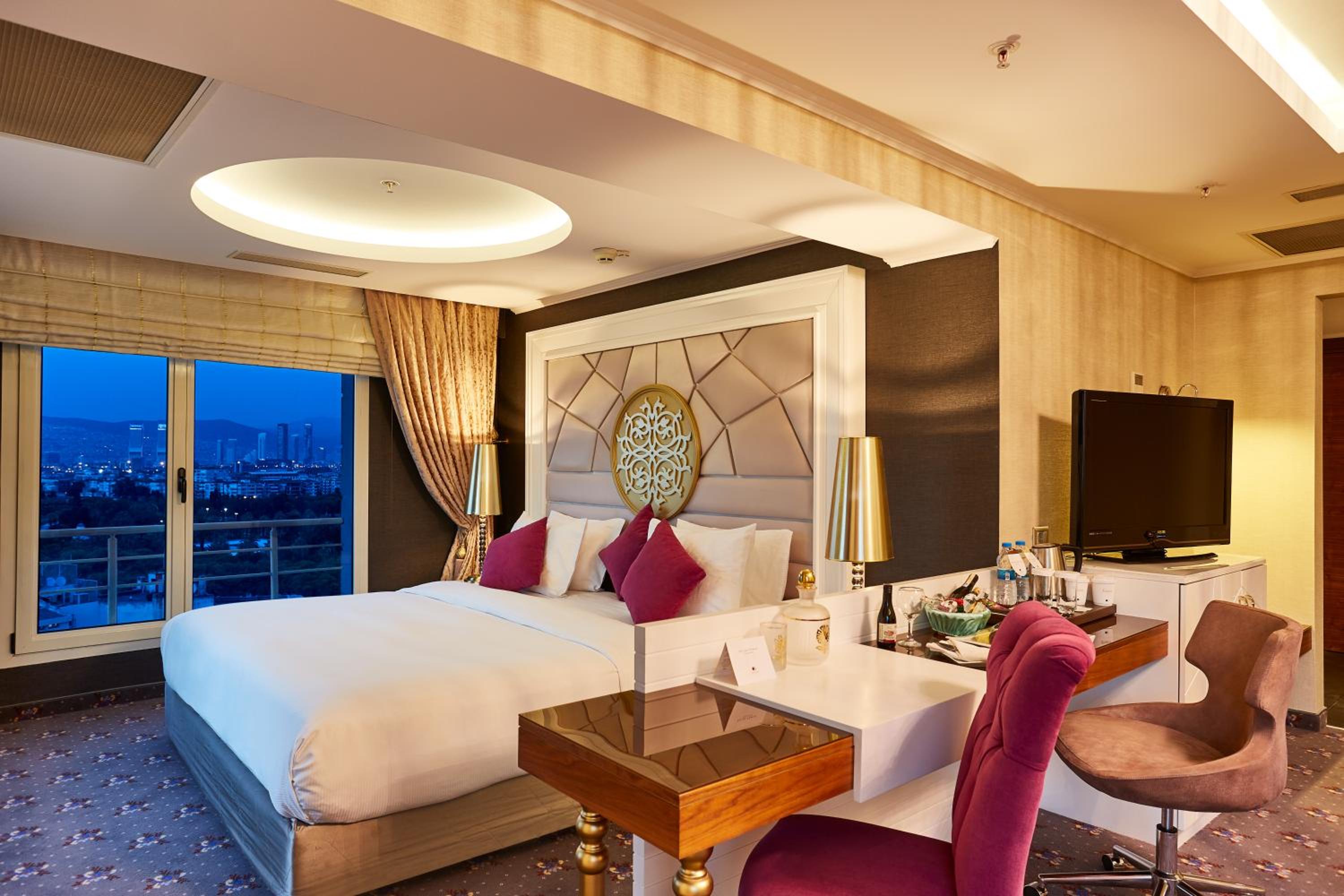 DoubleTree by Hilton Izmir - Alsancak - Image 54