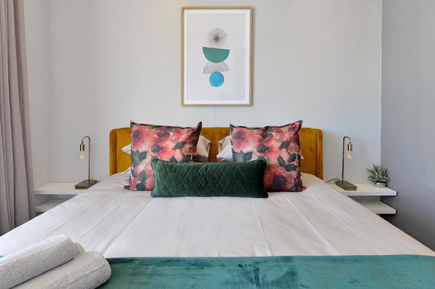 Lyra - Chic Urban Apartment living in the heart of Cape Town view 5