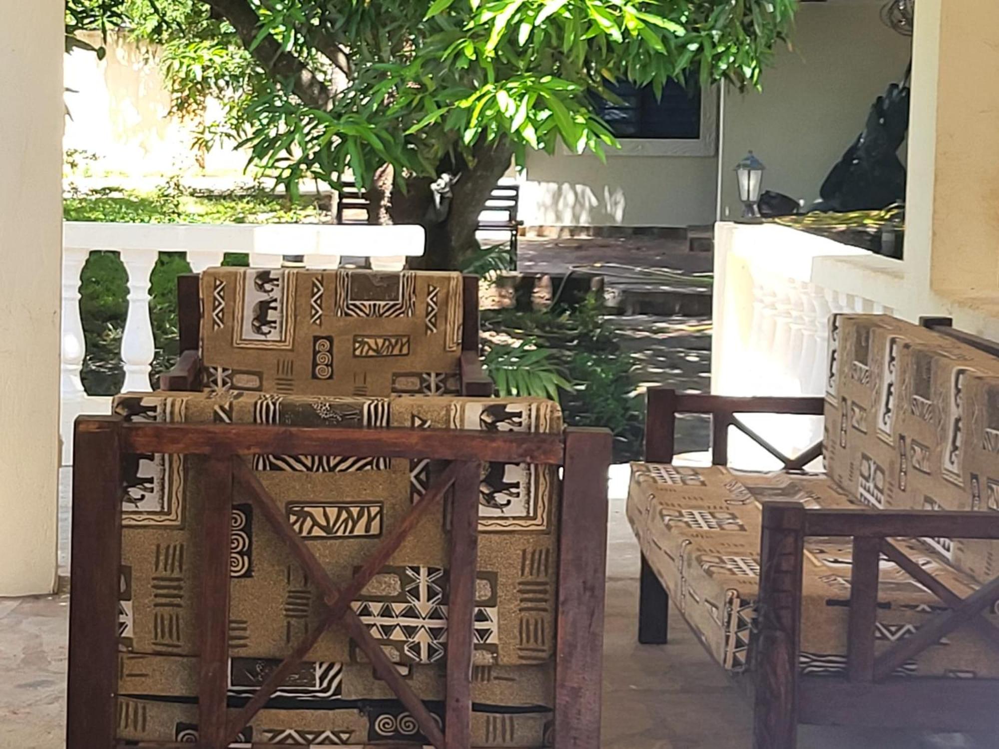 LeoMar 2 Diani Beach Ferienhaus mit grossen tropischen Garten und Pool