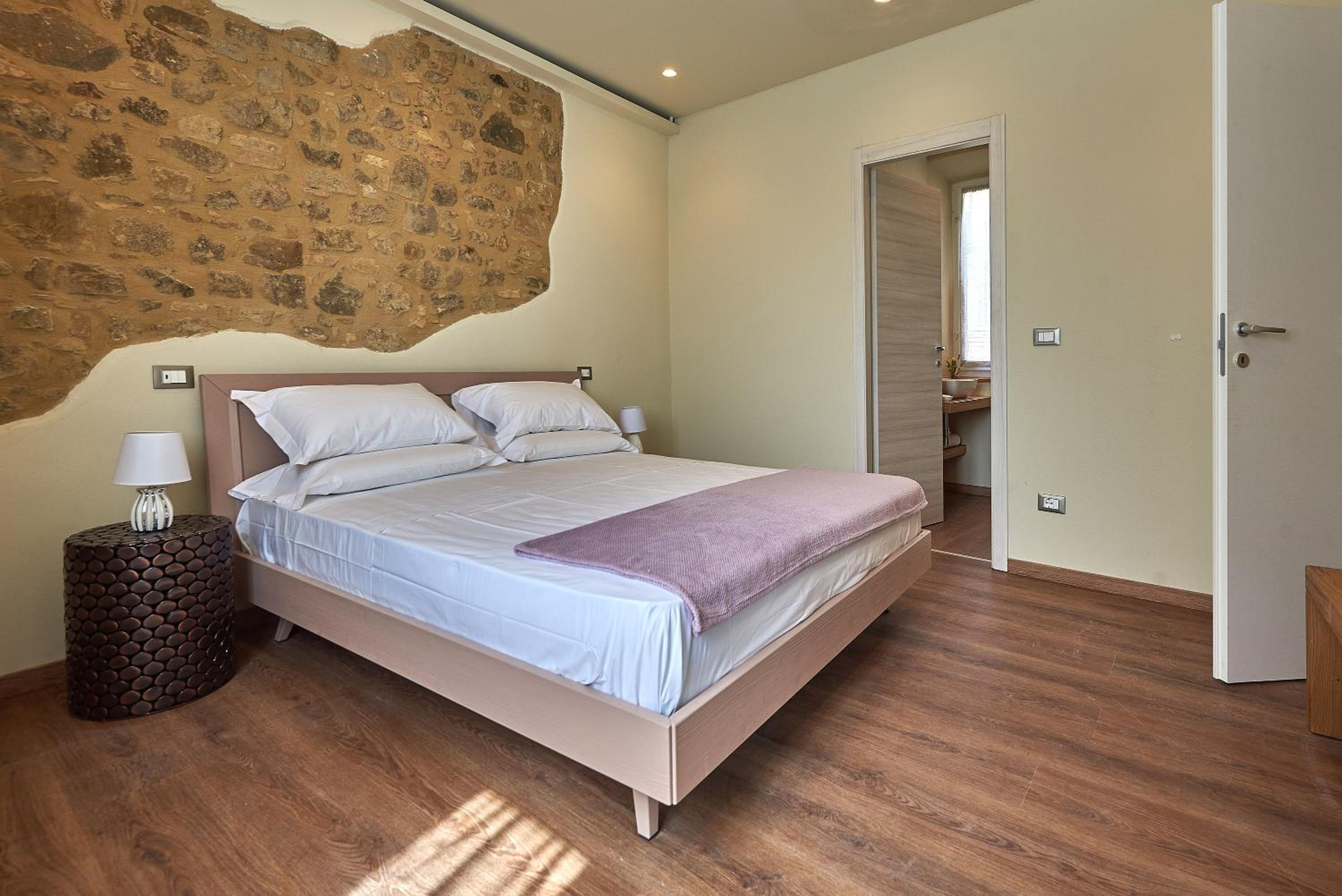 Photo 33