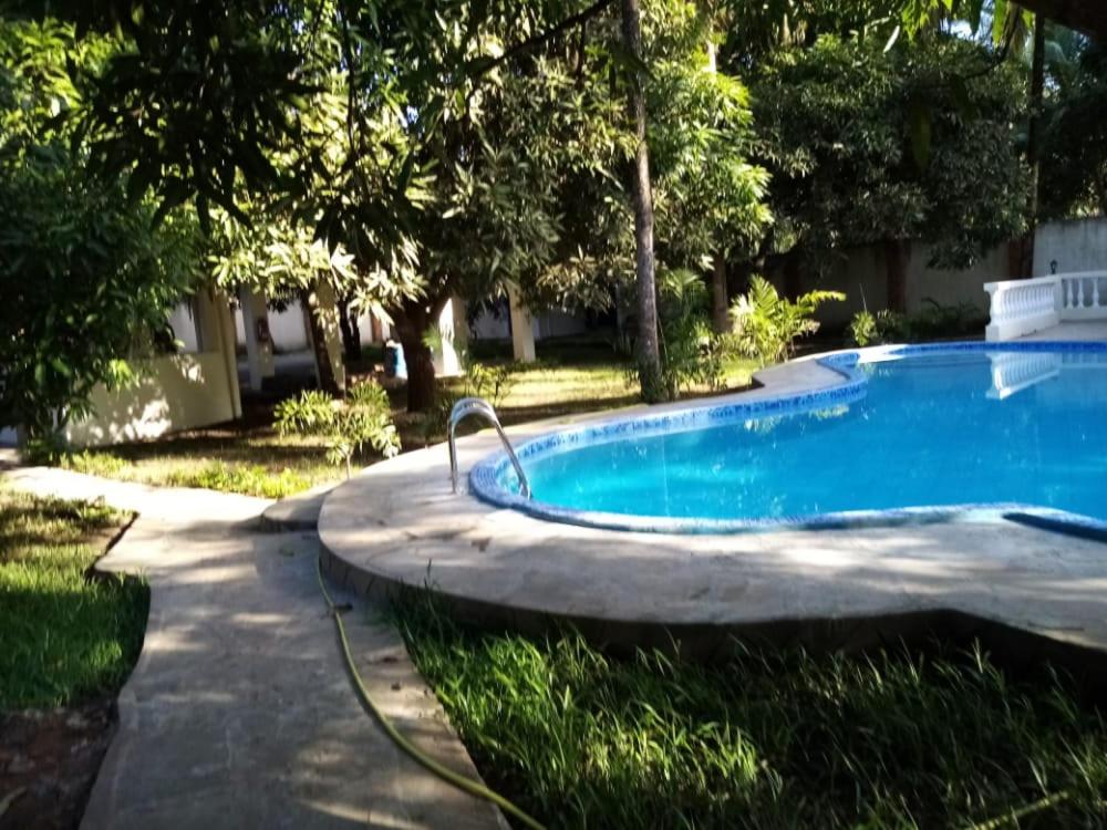 LeoMar 2 Diani Beach Ferienhaus mit grossen tropischen Garten und Pool