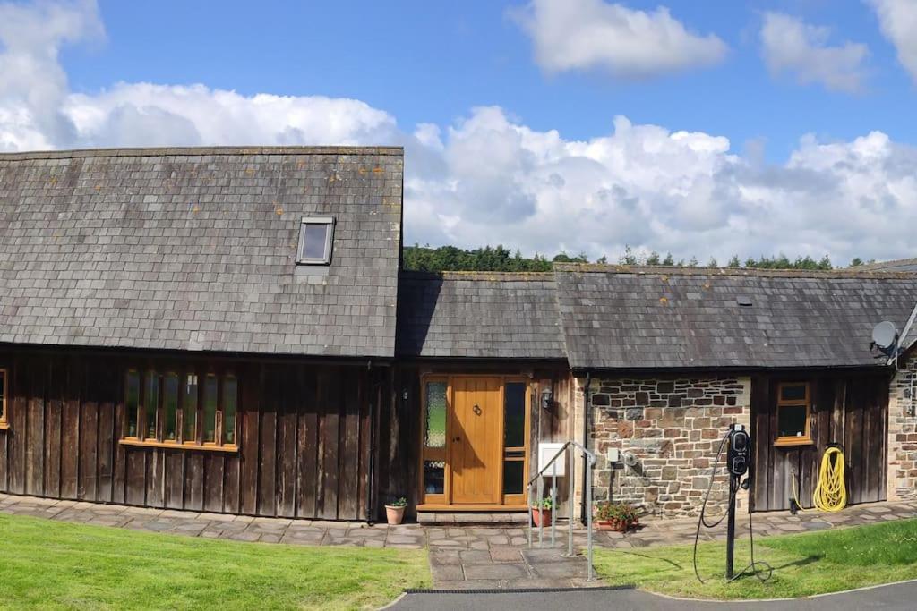 Spacious Luxury barn conversion - next to Tarka Trail cycle path view 2