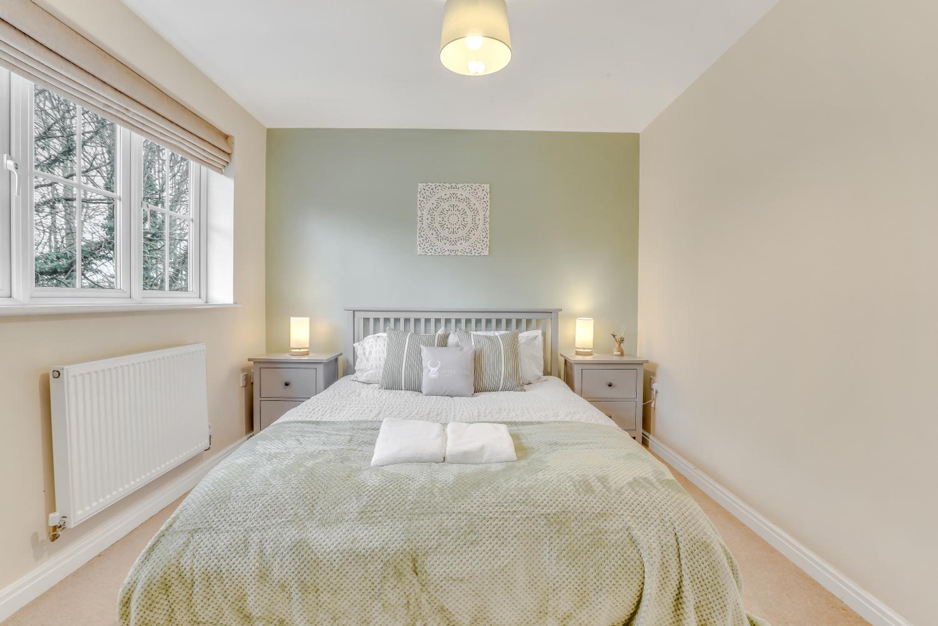 Charming 3-Bed Home with Garden & Parking, photo 12