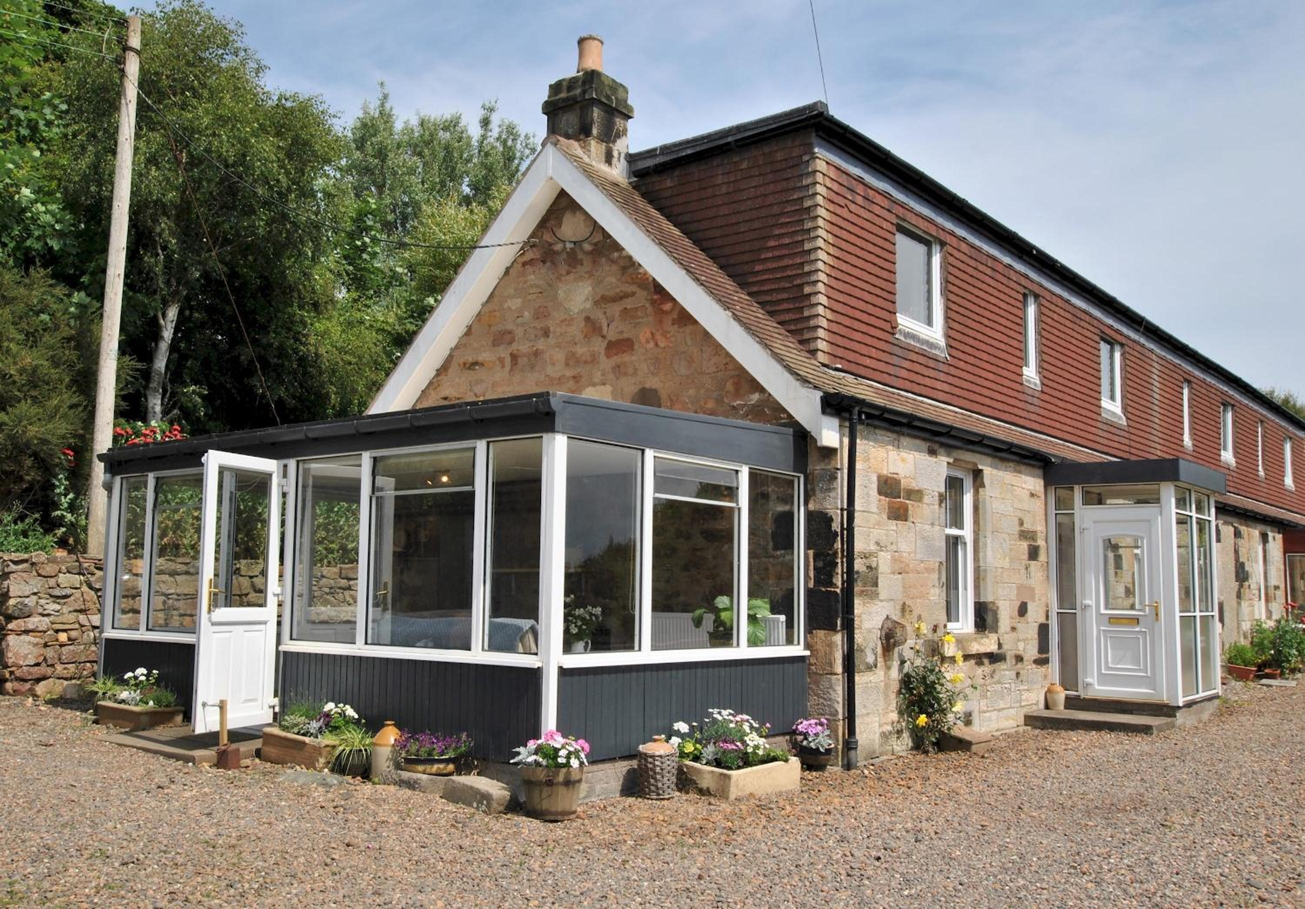 Clover Cottage countryside retreat with sea views