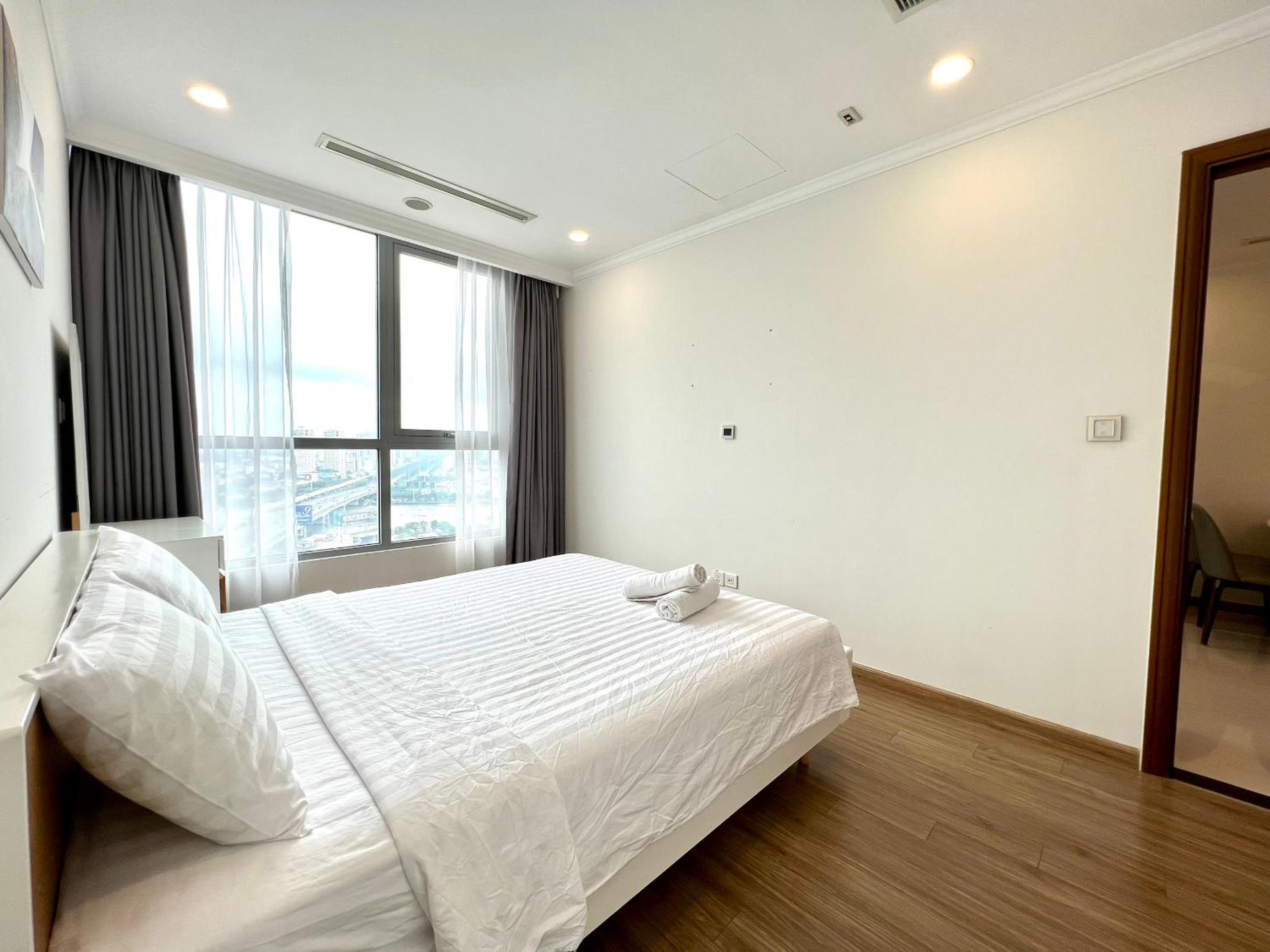 Vinhomes Central Park - Luxury 1,2,3,4 bedroom apartments - Khu đô thị ven sông đẹp nhất TP HCM