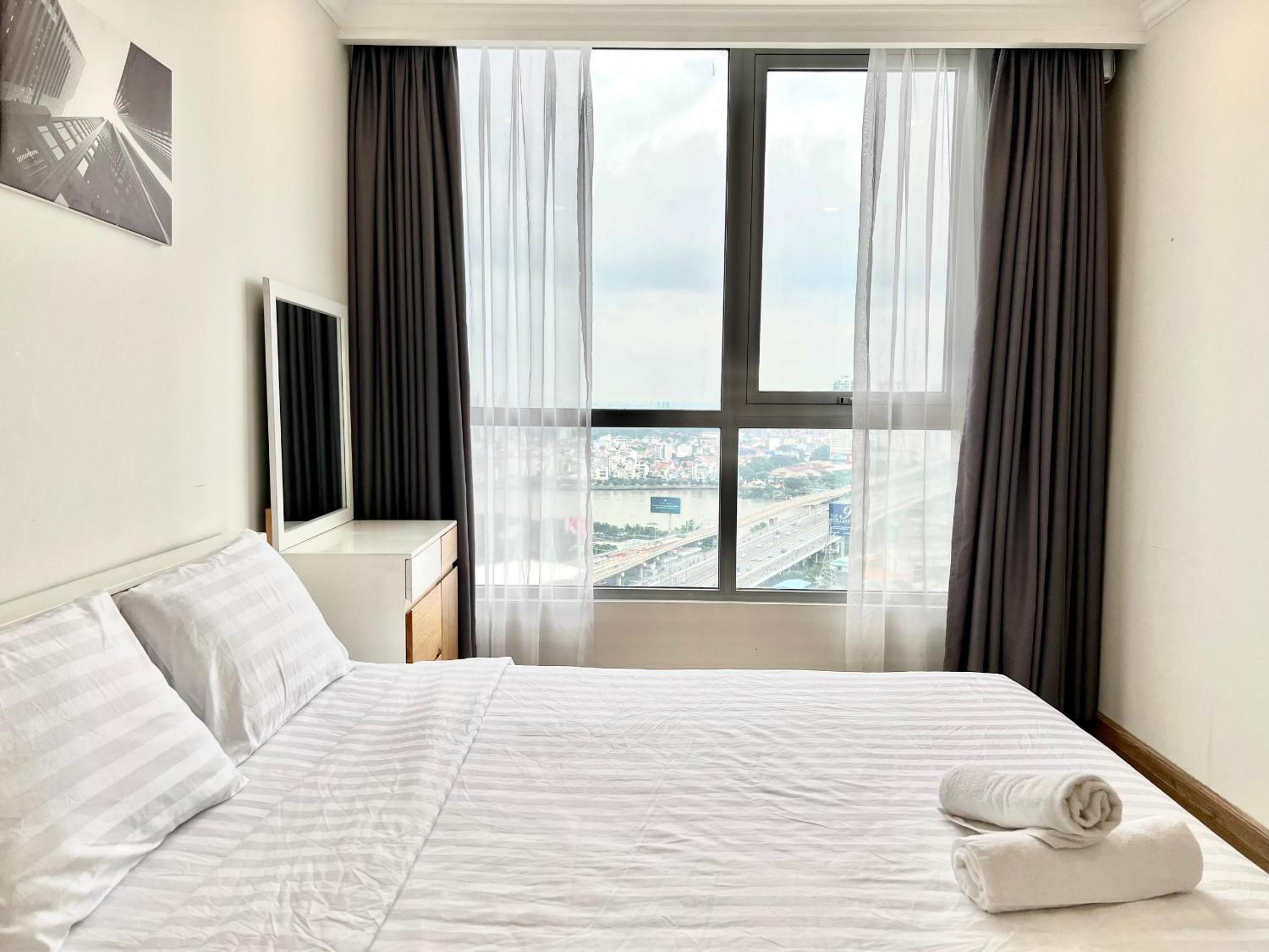 Vinhomes Central Park - Luxury 1,2,3,4 bedroom apartments - Khu đô thị ven sông đẹp nhất TP HCM