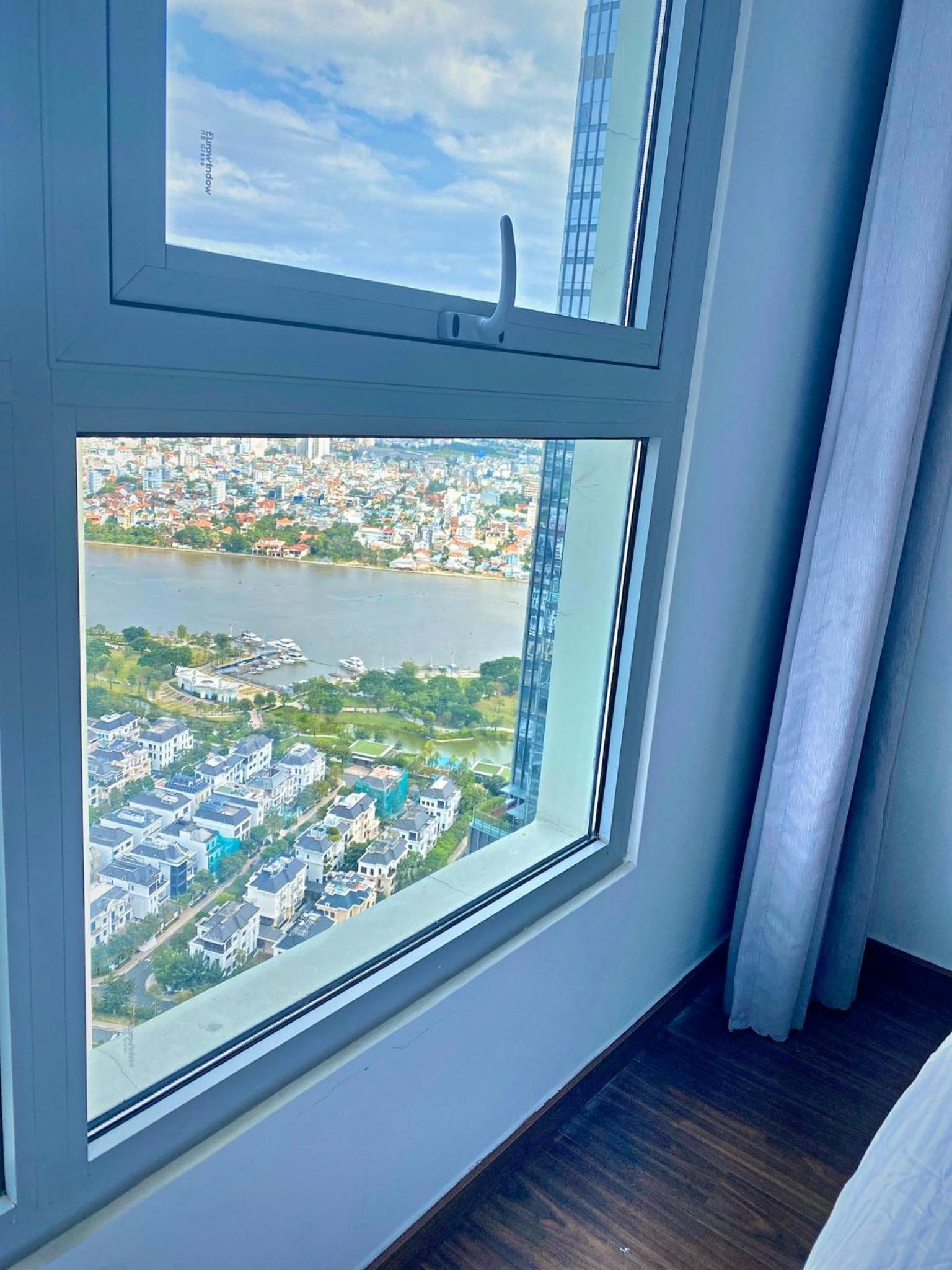Vinhomes Central Park - Luxury 1,2,3,4 bedroom apartments - Khu đô thị ven sông đẹp nhất TP HCM