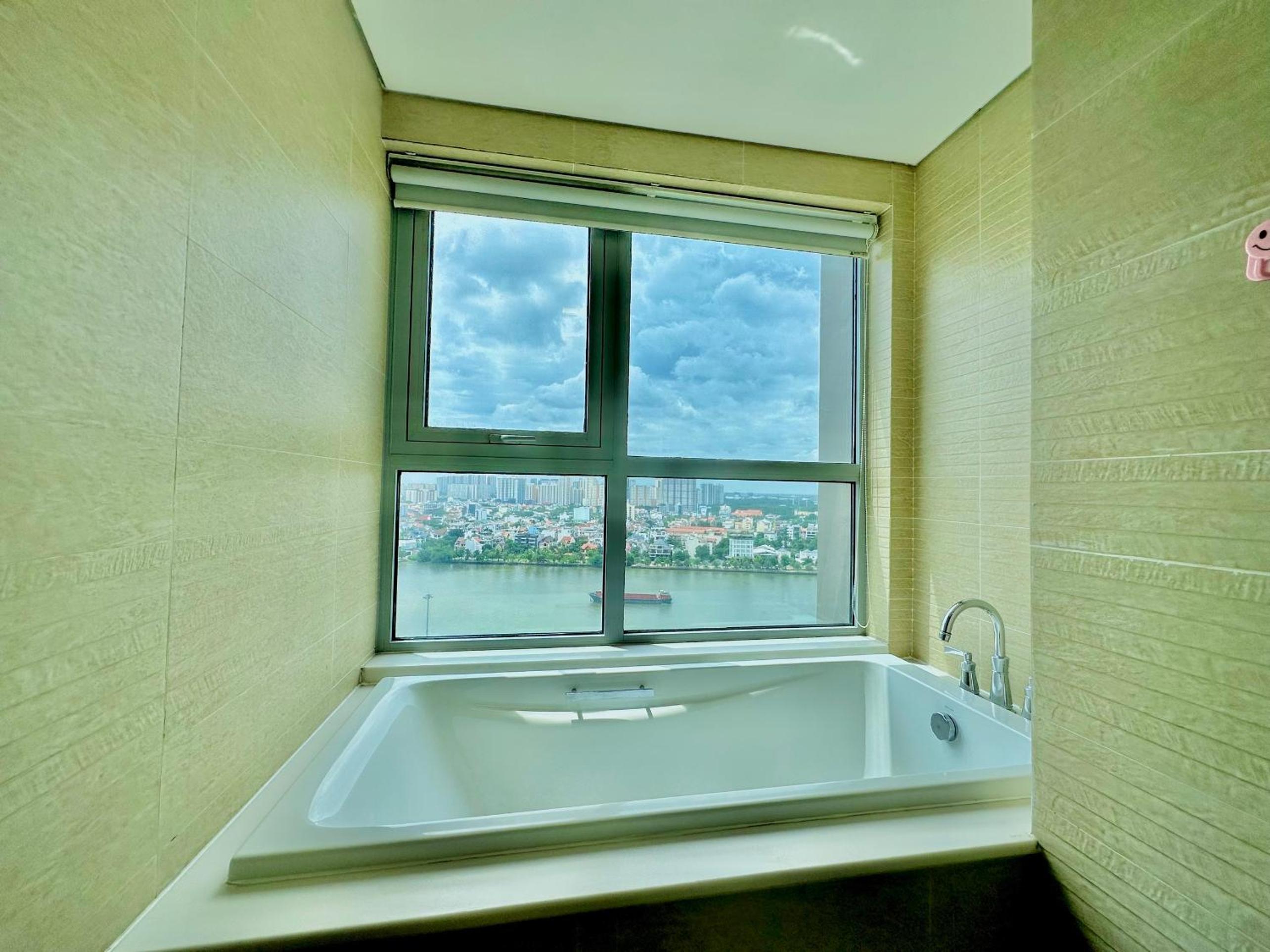 Vinhomes Central Park - Luxury 1,2,3,4 bedroom apartments - Khu đô thị ven sông đẹp nhất TP HCM