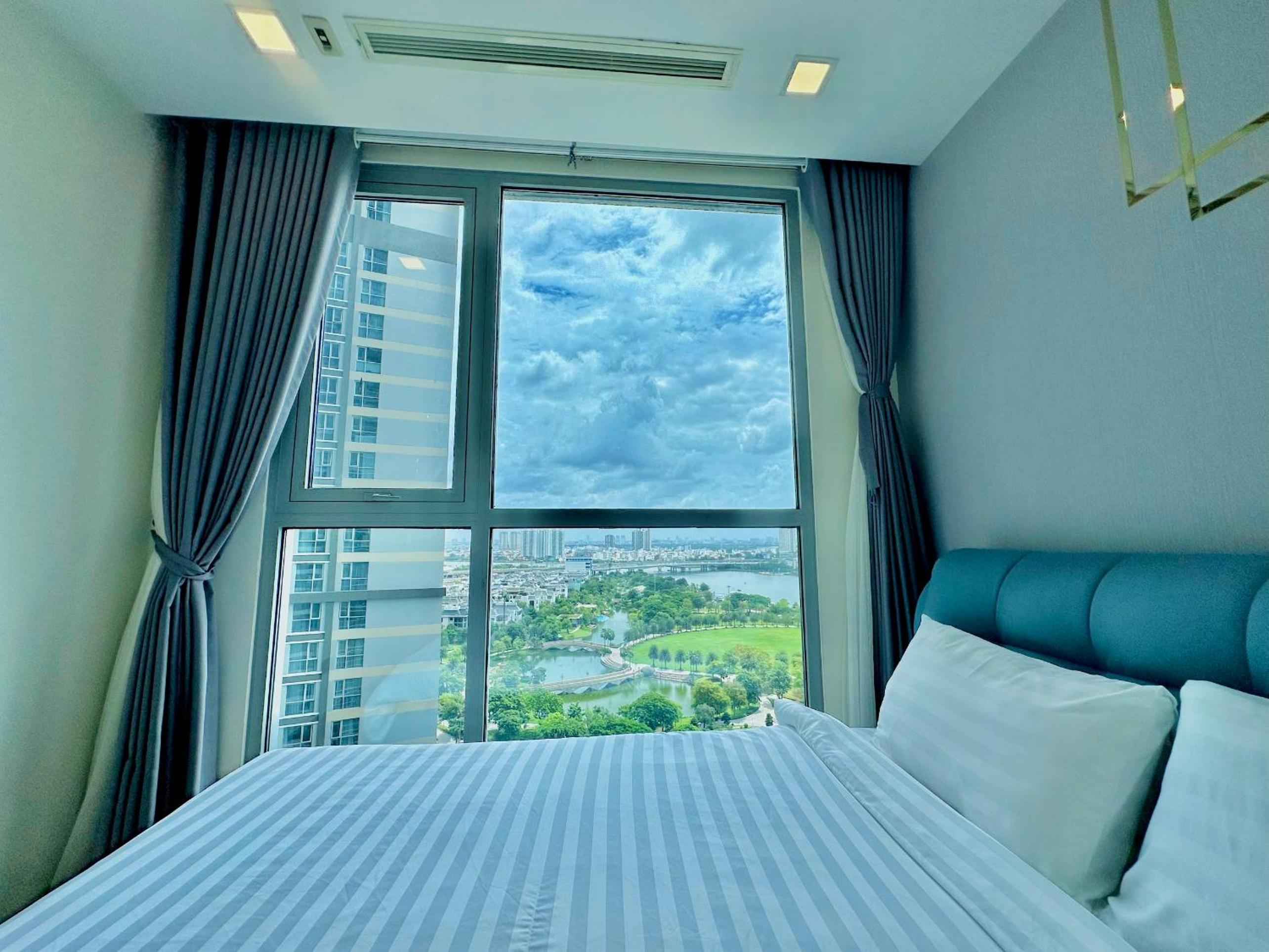 Vinhomes Central Park - Luxury 1,2,3,4 bedroom apartments - Khu đô thị ven sông đẹp nhất TP HCM