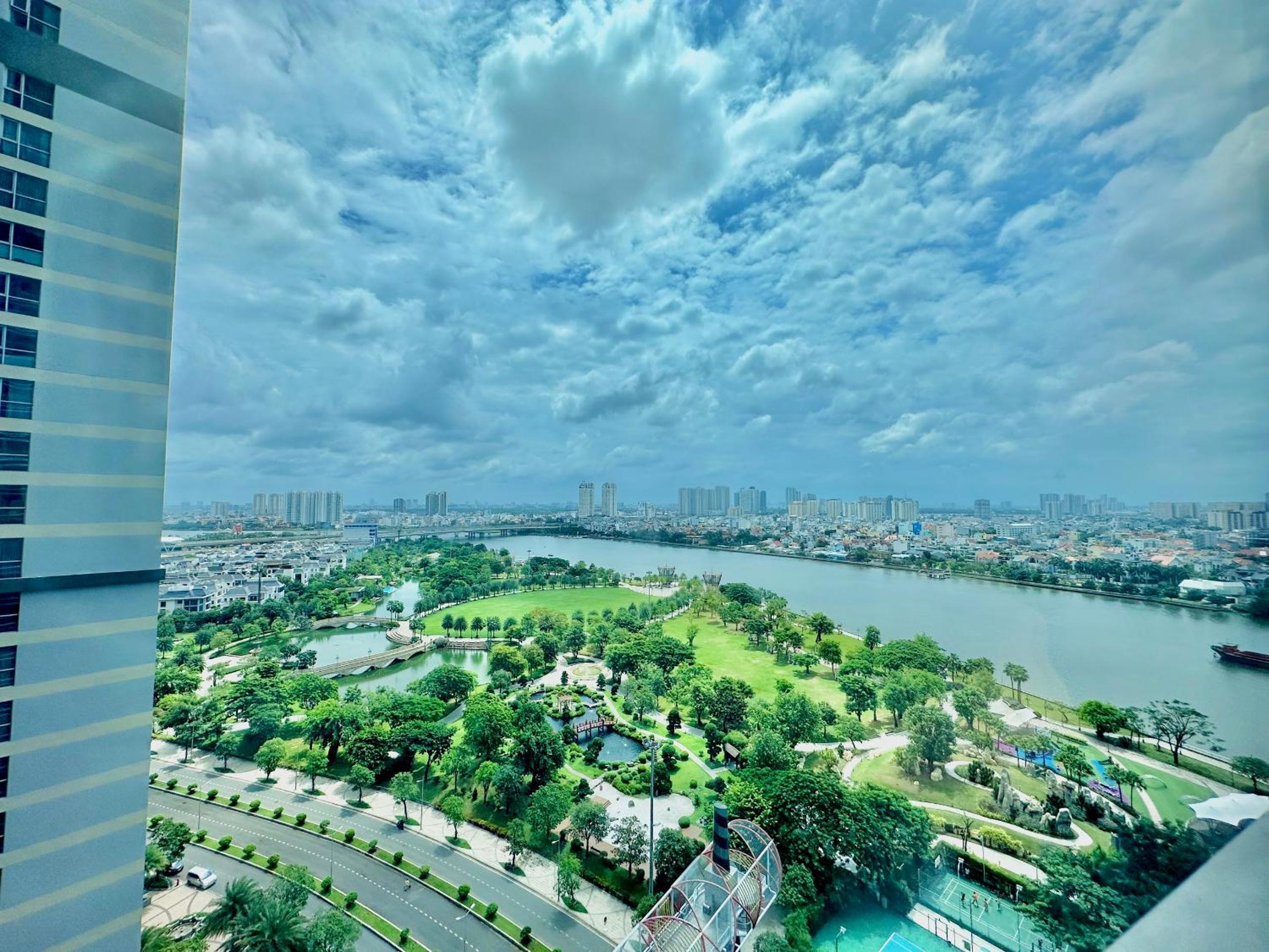 Vinhomes Central Park - Luxury 1,2,3,4 bedroom apartments - Khu đô thị ven sông đẹp nhất TP HCM