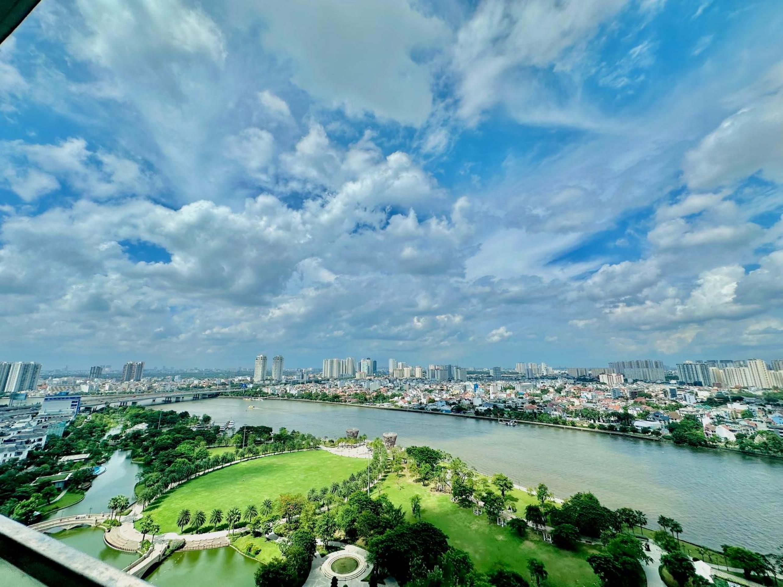 Vinhomes Central Park - Luxury 1,2,3,4 bedroom apartments - Khu đô thị ven sông đẹp nhất TP HCM