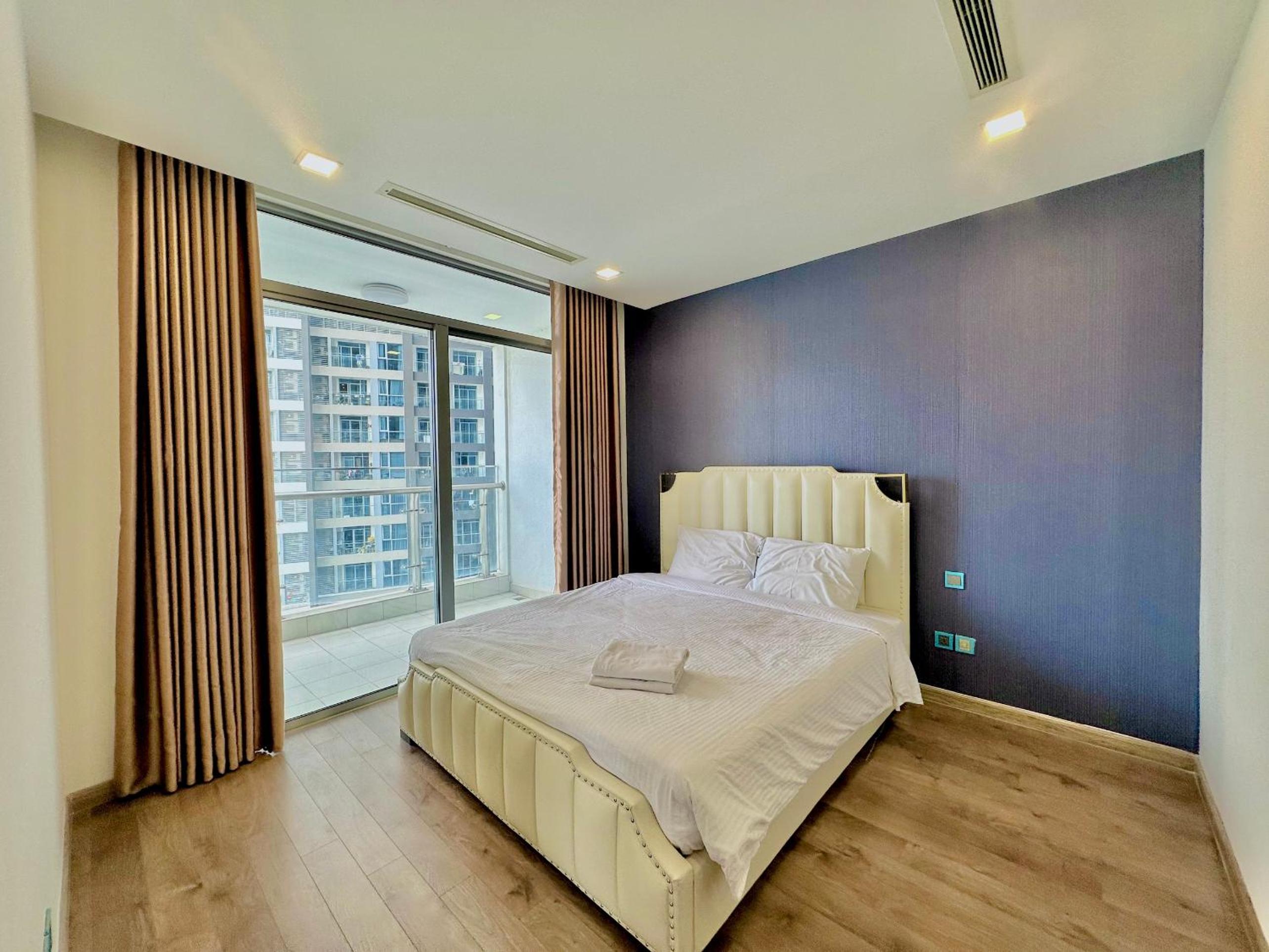 Vinhomes Central Park - Luxury 1,2,3,4 bedroom apartments - Khu đô thị ven sông đẹp nhất TP HCM
