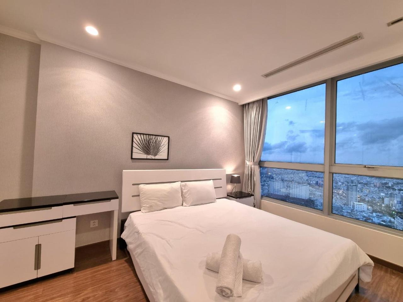 Vinhomes Central Park - Luxury 1,2,3,4 bedroom apartments - Khu đô thị ven sông đẹp nhất TP HCM