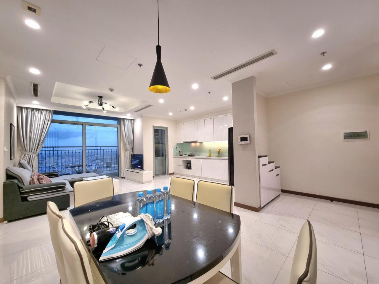 Vinhomes Central Park - Luxury 1,2,3,4 bedroom apartments - Khu đô thị ven sông đẹp nhất TP HCM