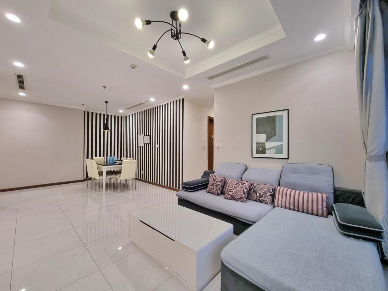 Vinhomes Central Park - Luxury 1,2,3,4 bedroom apartments - Khu đô thị ven sông đẹp nhất TP HCM