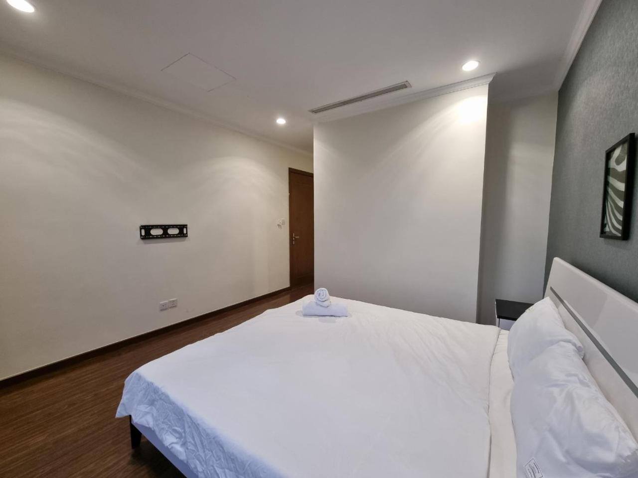 Vinhomes Central Park - Luxury 1,2,3,4 bedroom apartments - Khu đô thị ven sông đẹp nhất TP HCM