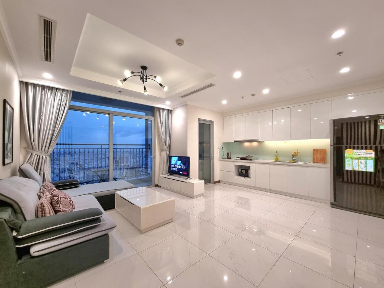 Vinhomes Central Park - Luxury 1,2,3,4 bedroom apartments - Khu đô thị ven sông đẹp nhất TP HCM