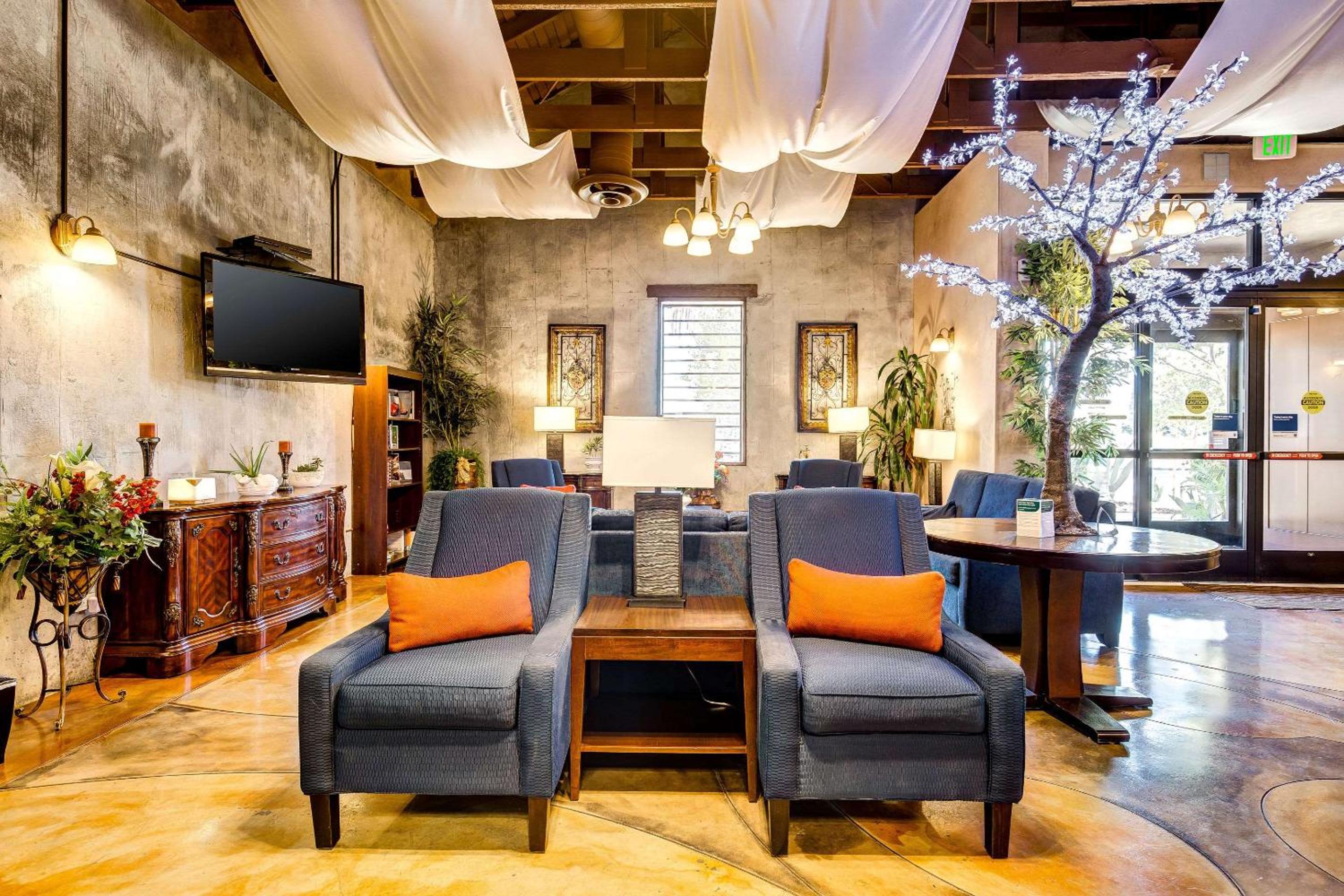 Pomona Vacations - Comfort Inn Pomona near Fairplex - Property Image 35