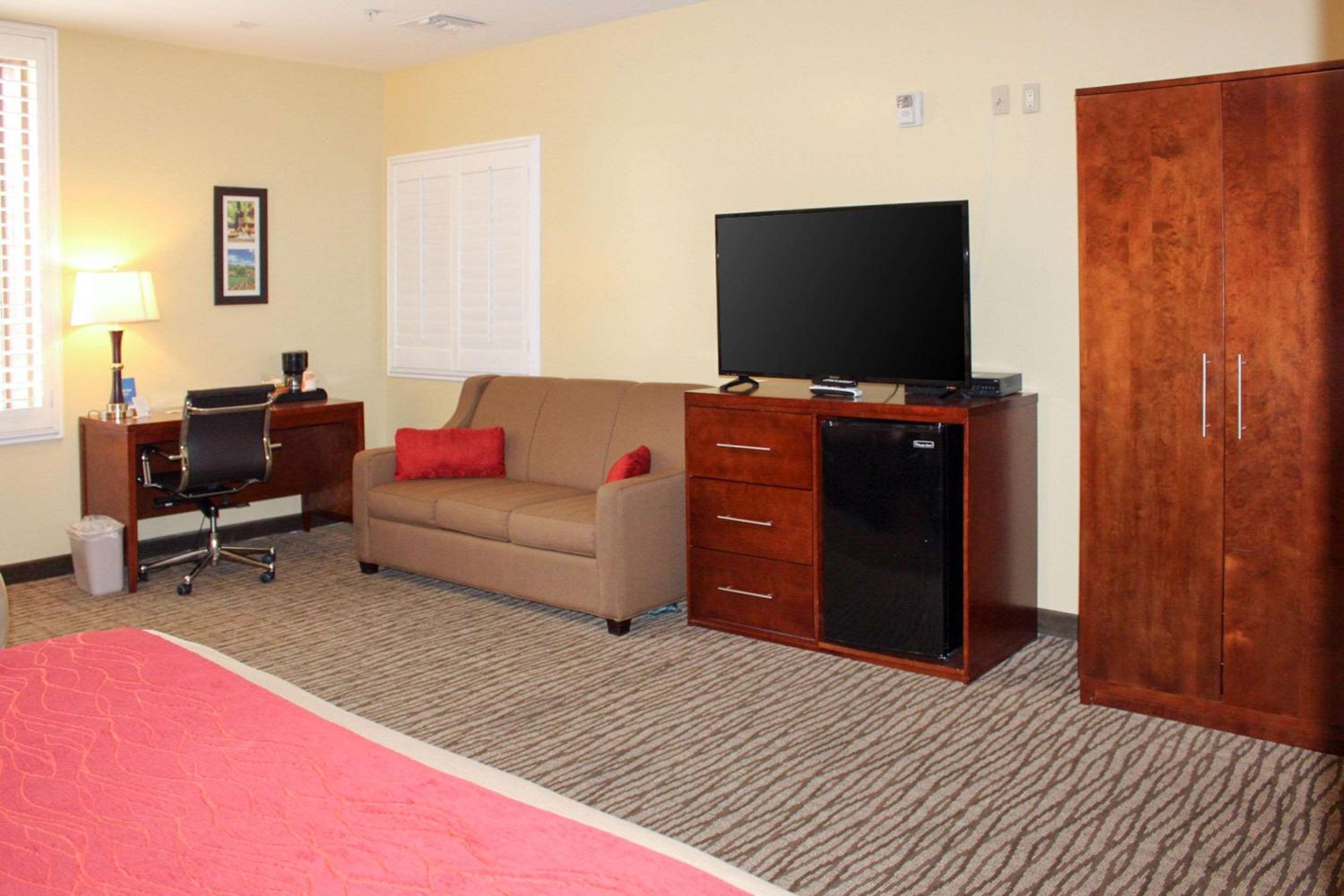 Pomona Vacations - Comfort Inn Pomona near Fairplex - Property Image 22