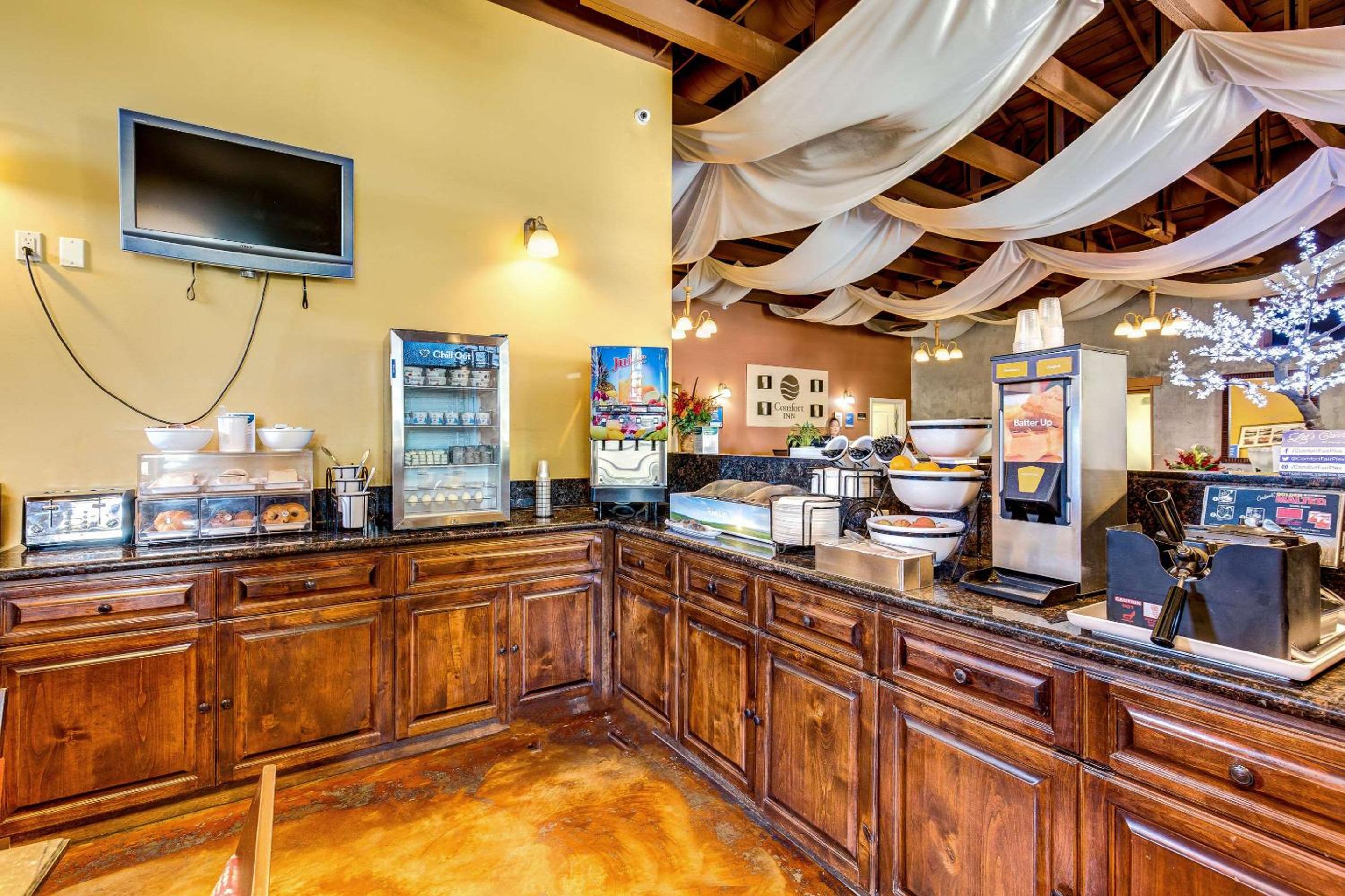 Pomona Vacations - Comfort Inn Pomona near Fairplex - Property Image 27