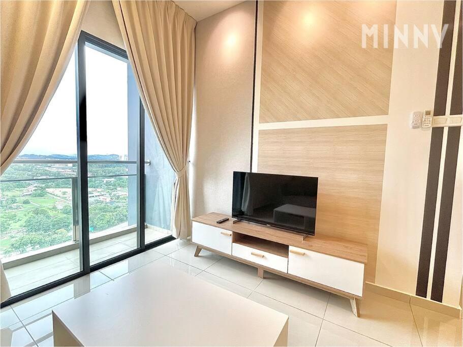 Parkland Batu 11 near MRT 5-6PAX Free Parking photo 5