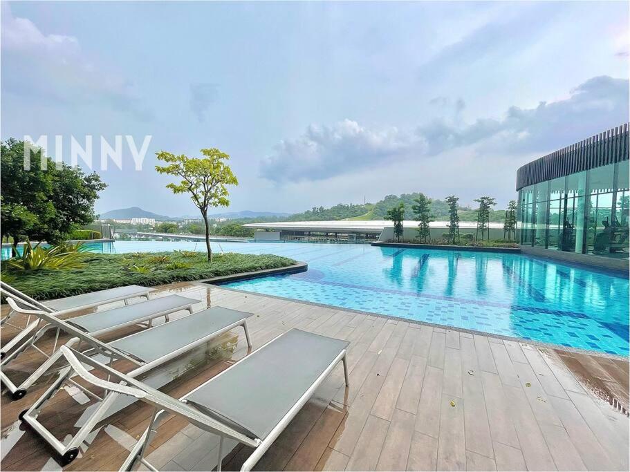 Parkland Batu 11 near MRT 5-6PAX Free Parking photo 8