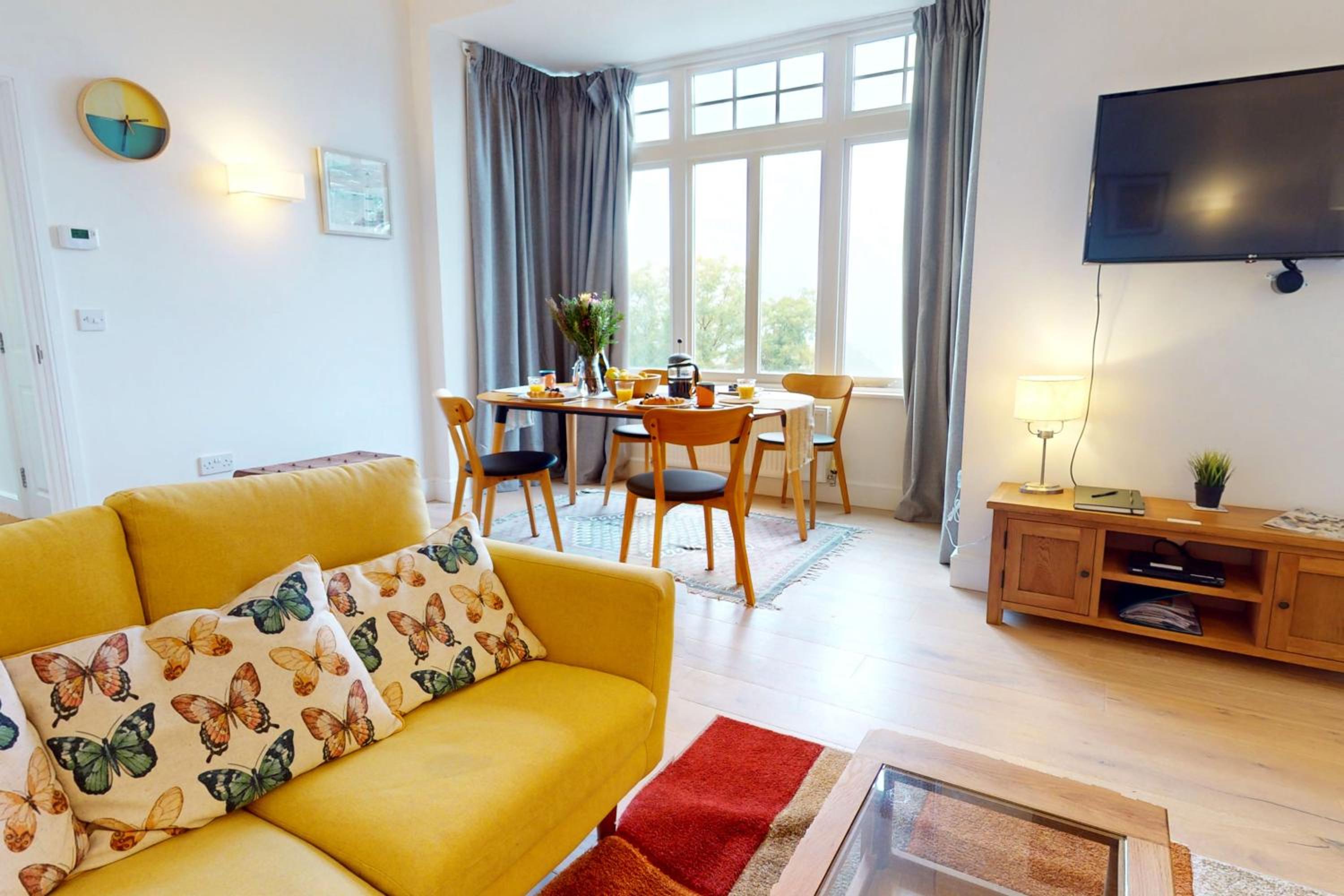 WOODY BAY FALLING WATER 2 Bedrooms view 4