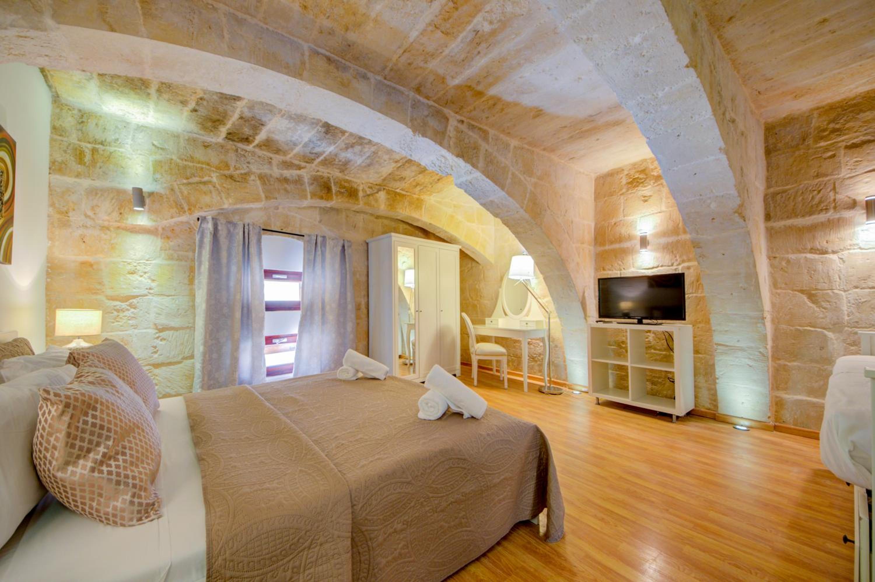 Valletta Waterfront Villa with Pool and Jacuzzi view 4