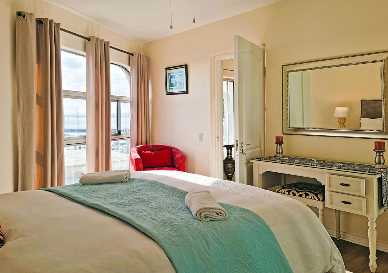 '11 Gordonia'- 2 En-suite Bedrooms, Beach access & Great location view 3